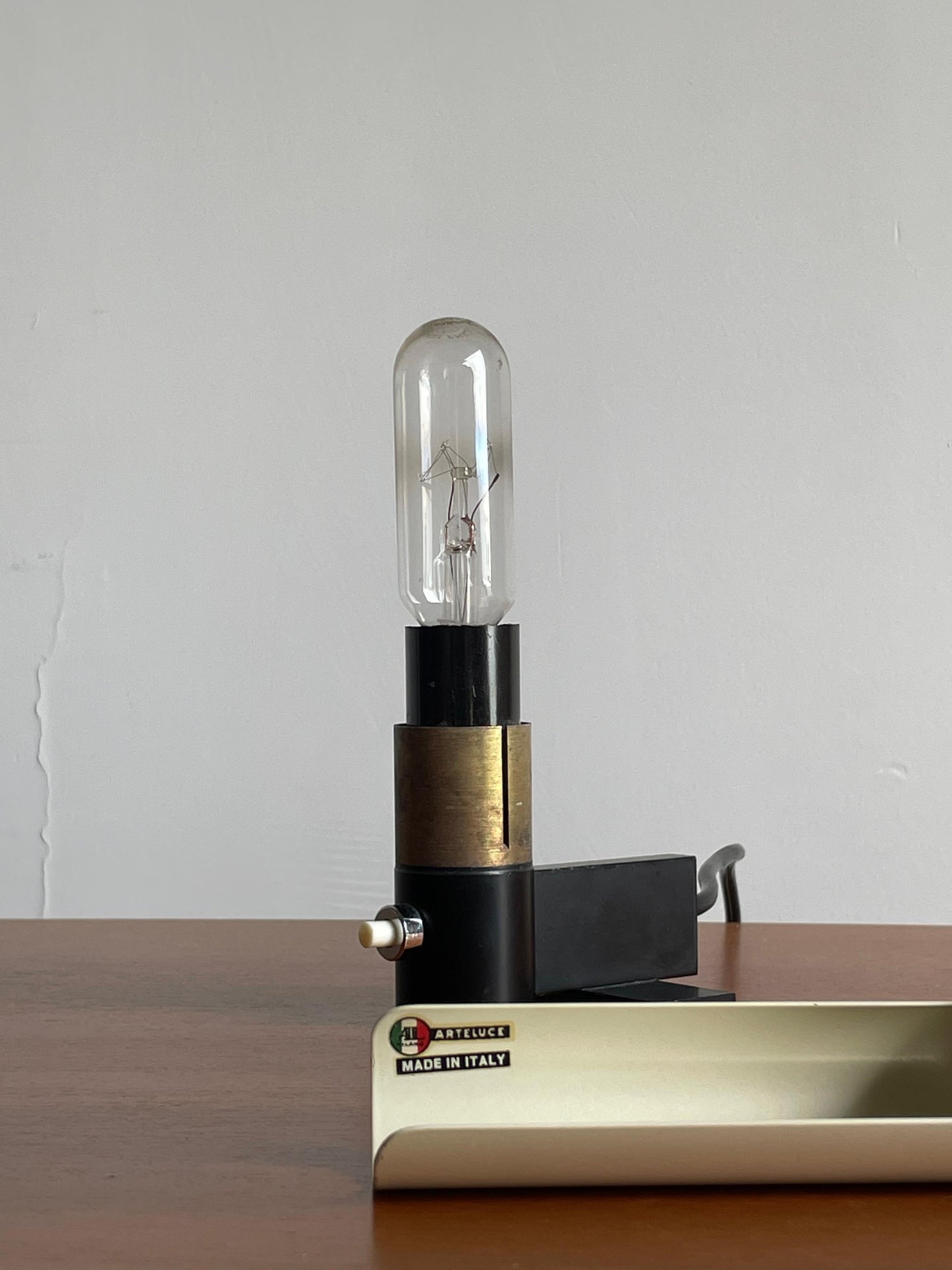Frisman Vintage Gino Sarfatti for Arteluce Model 585 Minimalist Table Lamp