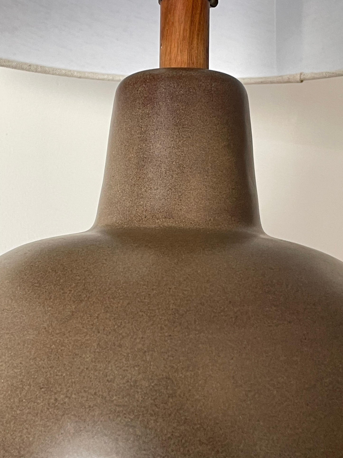 Frisman Vintage Jane and Gordon Martz Table Lamp, Ceramic and Walnut