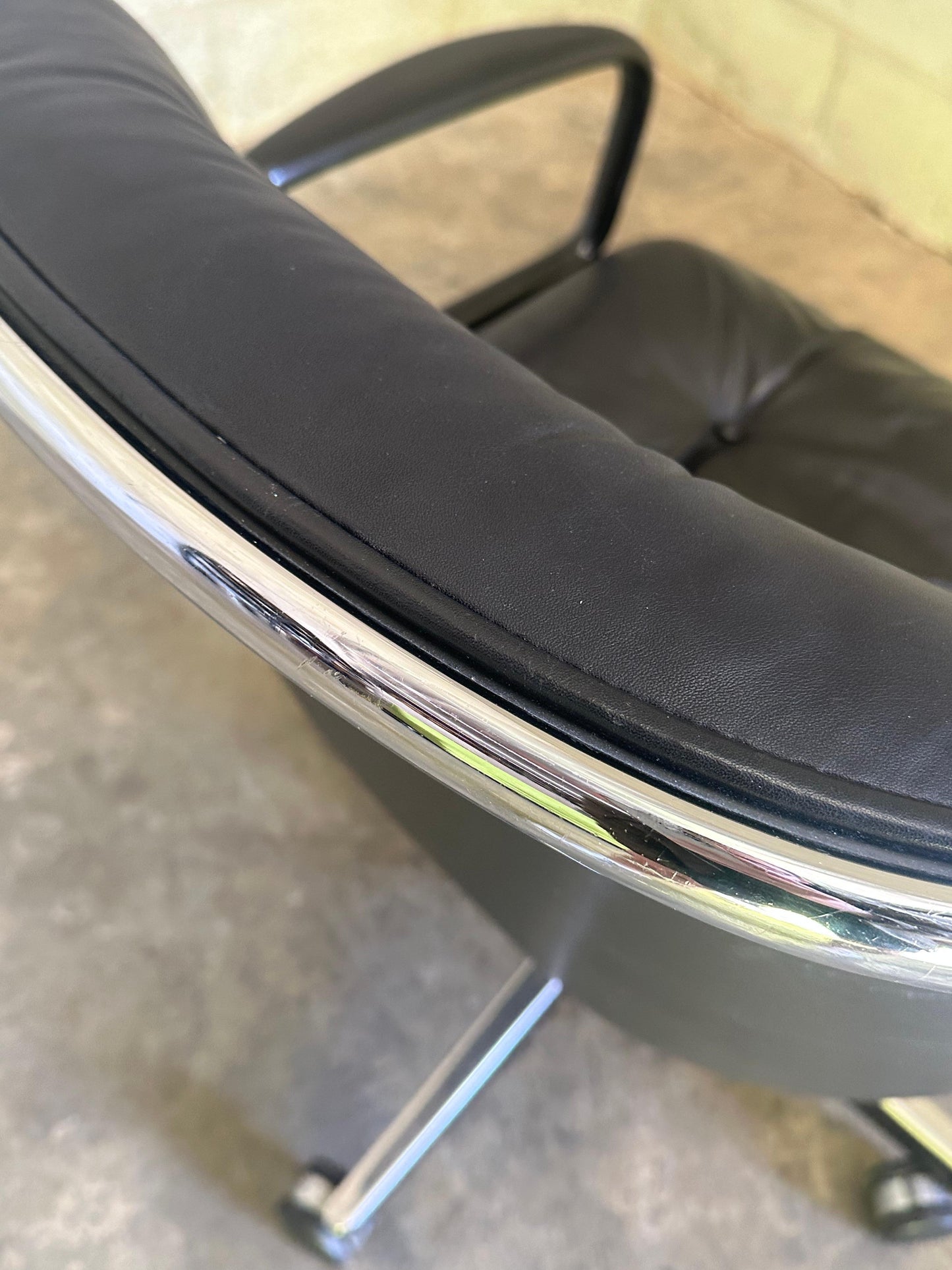 Frisman Vintage 1970s Charles Pollock for Knoll Office Desk Chair