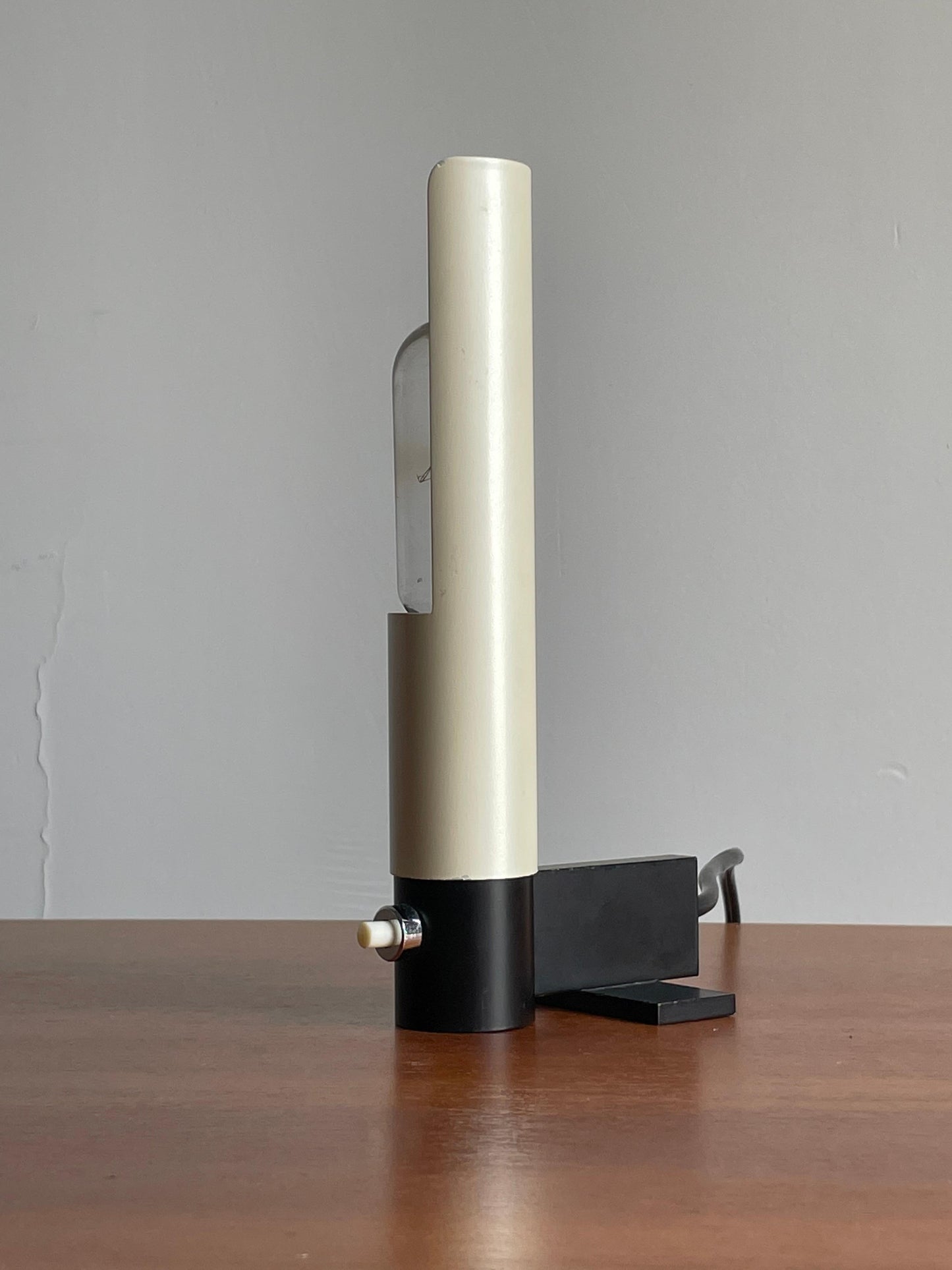 Frisman Vintage Gino Sarfatti for Arteluce Model 585 Minimalist Table Lamp