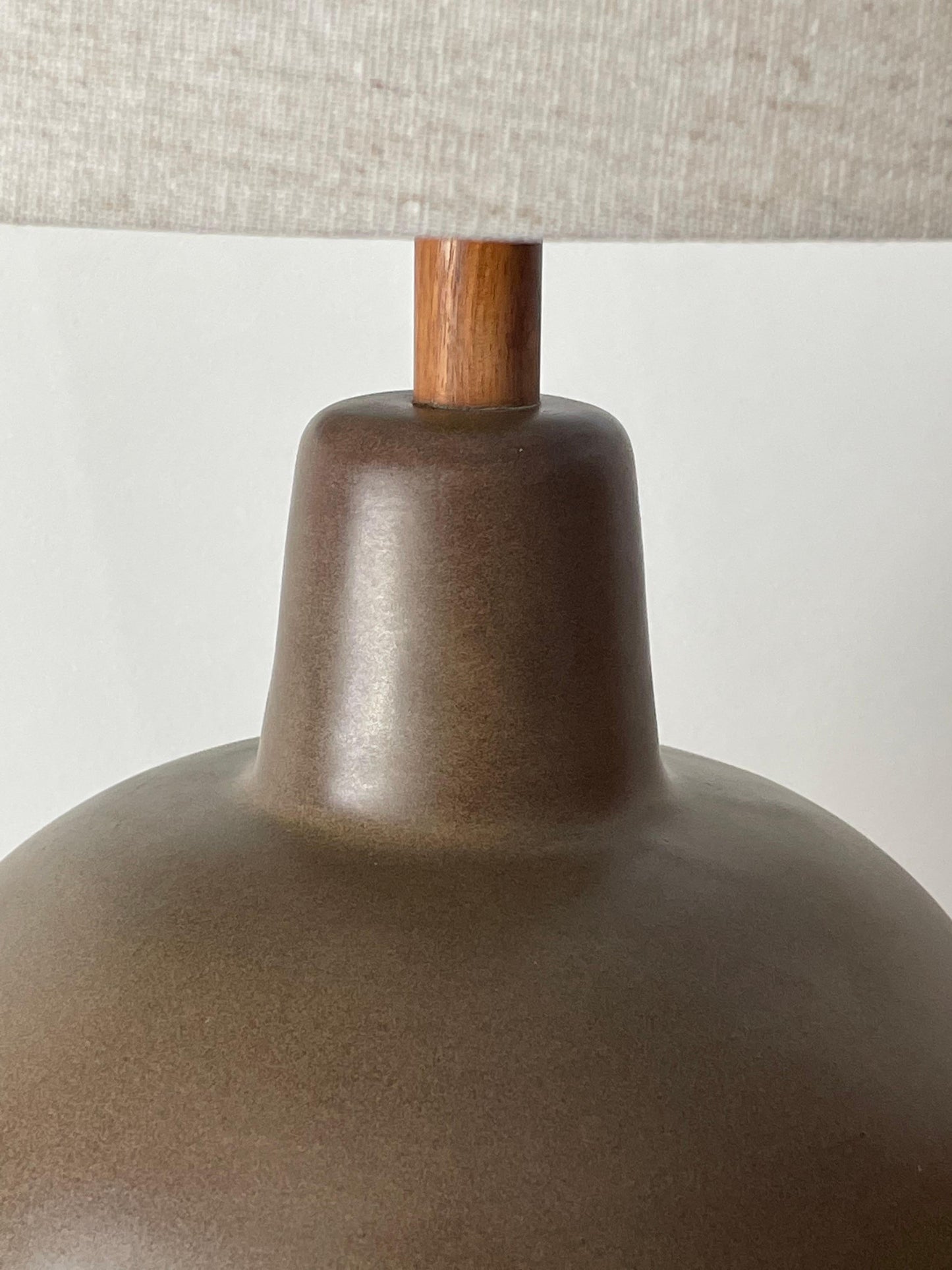 Frisman Vintage Jane and Gordon Martz Table Lamp, Ceramic and Walnut