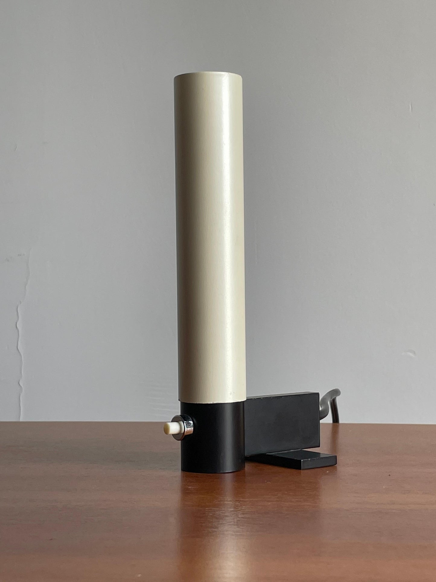 Frisman Vintage Gino Sarfatti for Arteluce Model 585 Minimalist Table Lamp