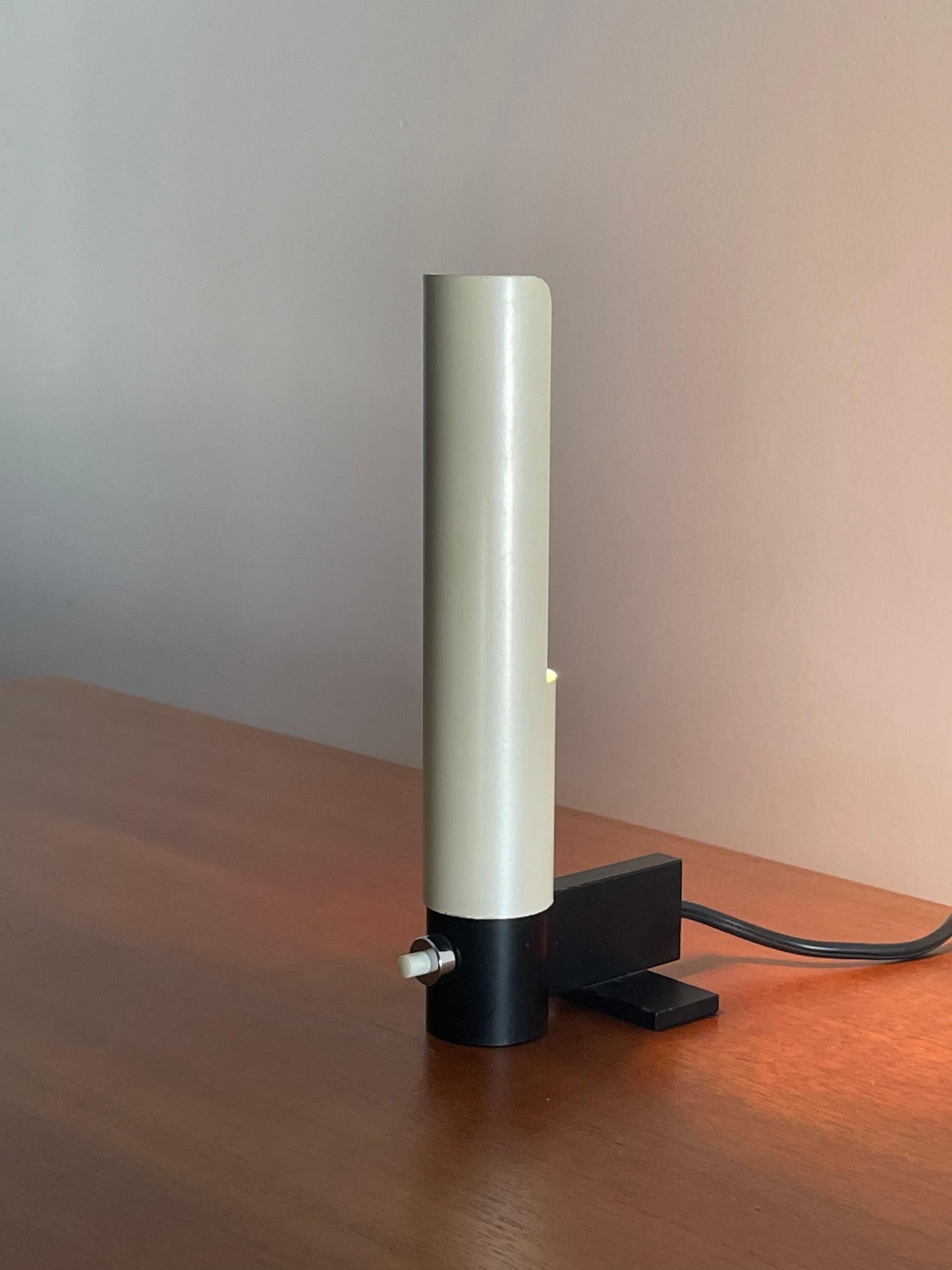 Frisman Vintage Gino Sarfatti for Arteluce Model 585 Minimalist Table Lamp