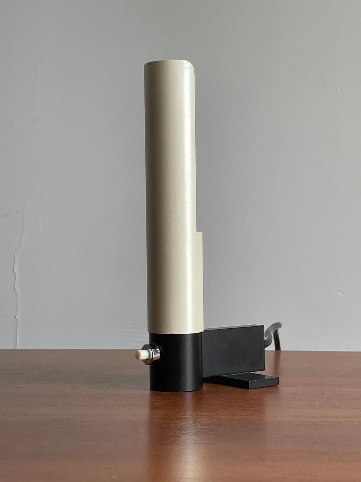 Frisman Vintage Gino Sarfatti for Arteluce Model 585 Minimalist Table Lamp