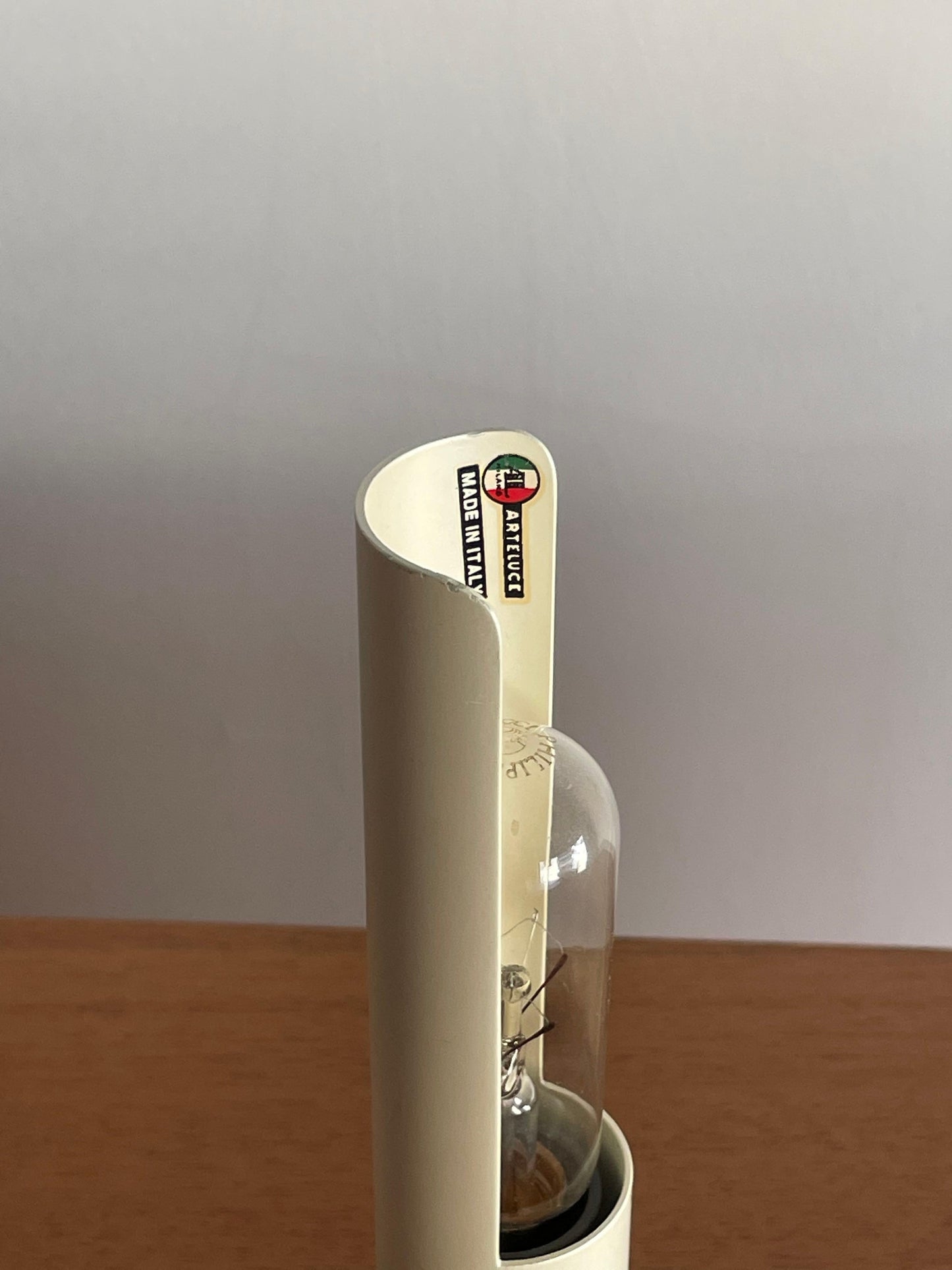 Frisman Vintage Gino Sarfatti for Arteluce Model 585 Minimalist Table Lamp