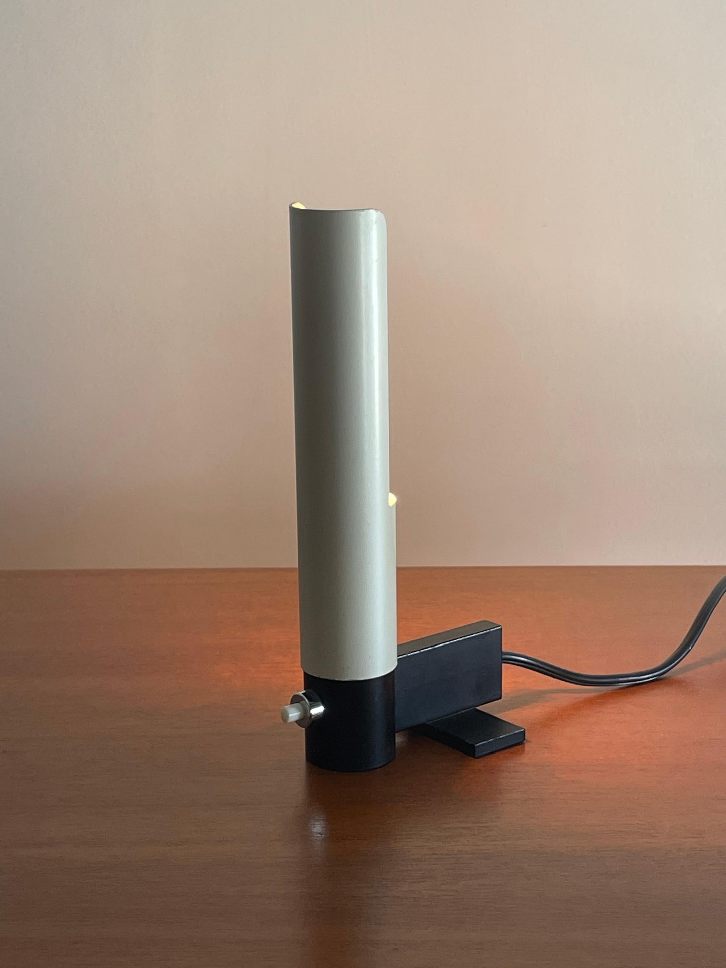 Frisman Vintage Gino Sarfatti for Arteluce Model 585 Minimalist Table Lamp