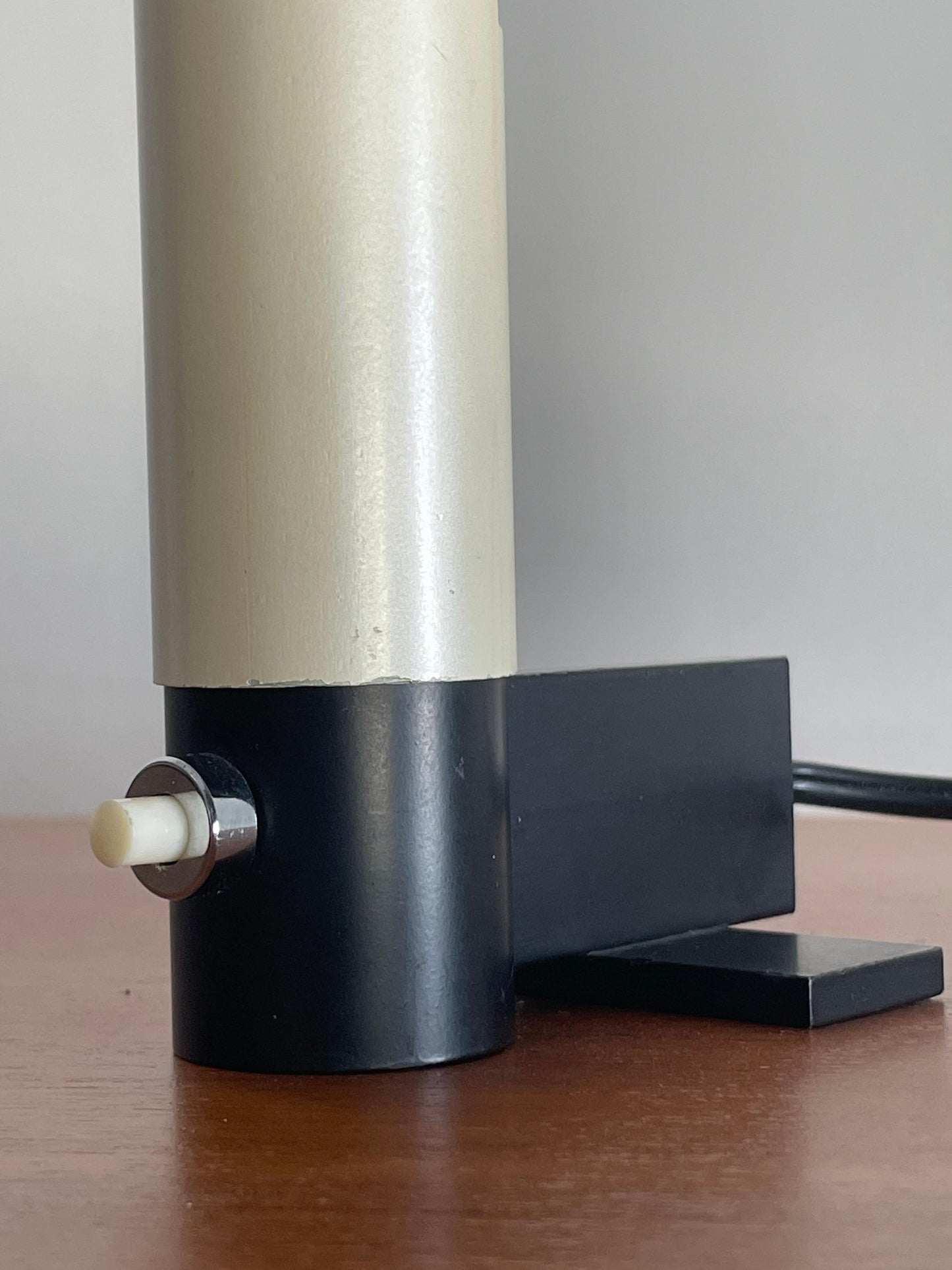Frisman Vintage Gino Sarfatti for Arteluce Model 585 Minimalist Table Lamp