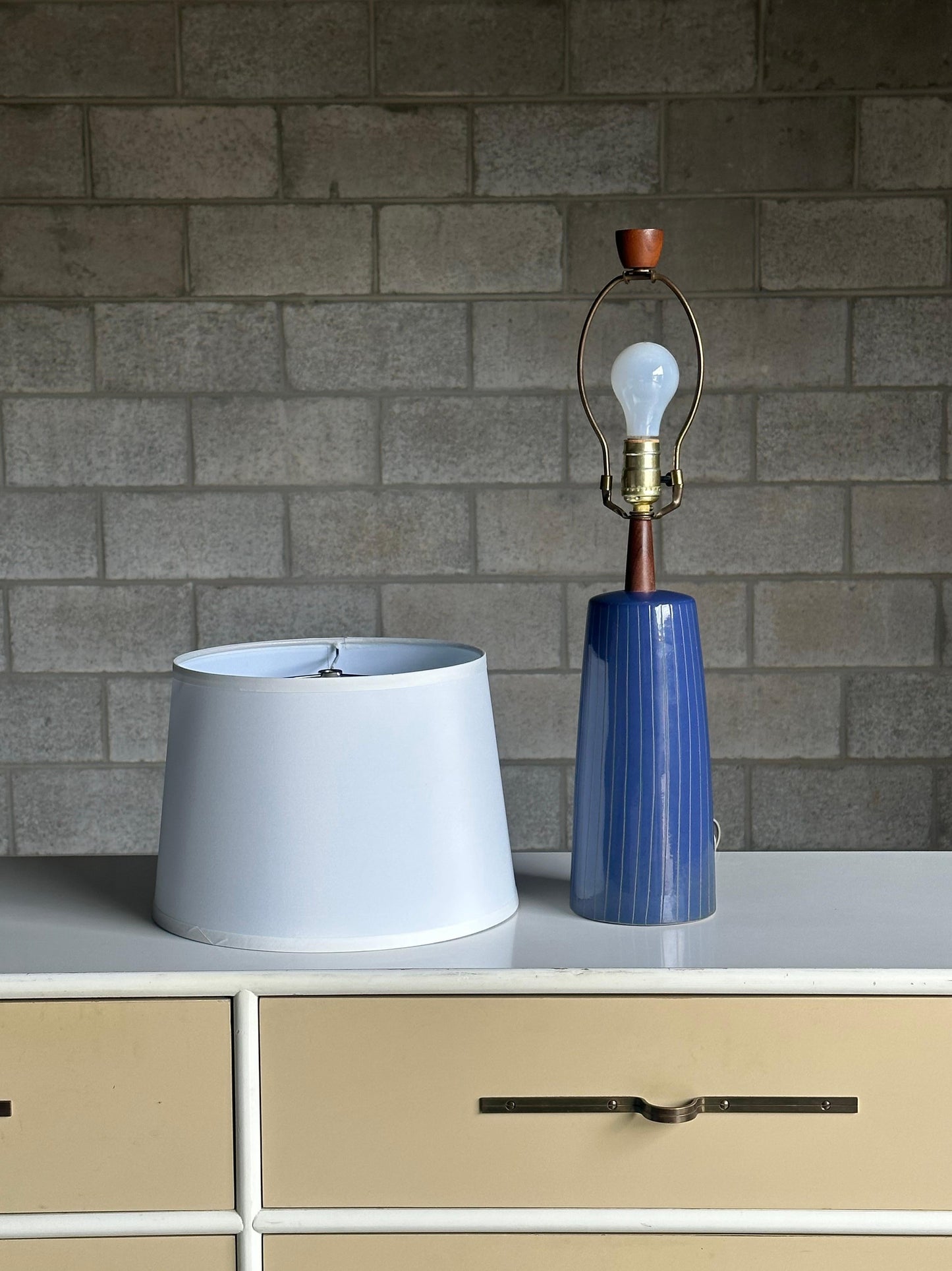 Frisman Vintage Martz Lamp by Jane and Gordon Martz/ Marshall Studios, ceramic and walnut