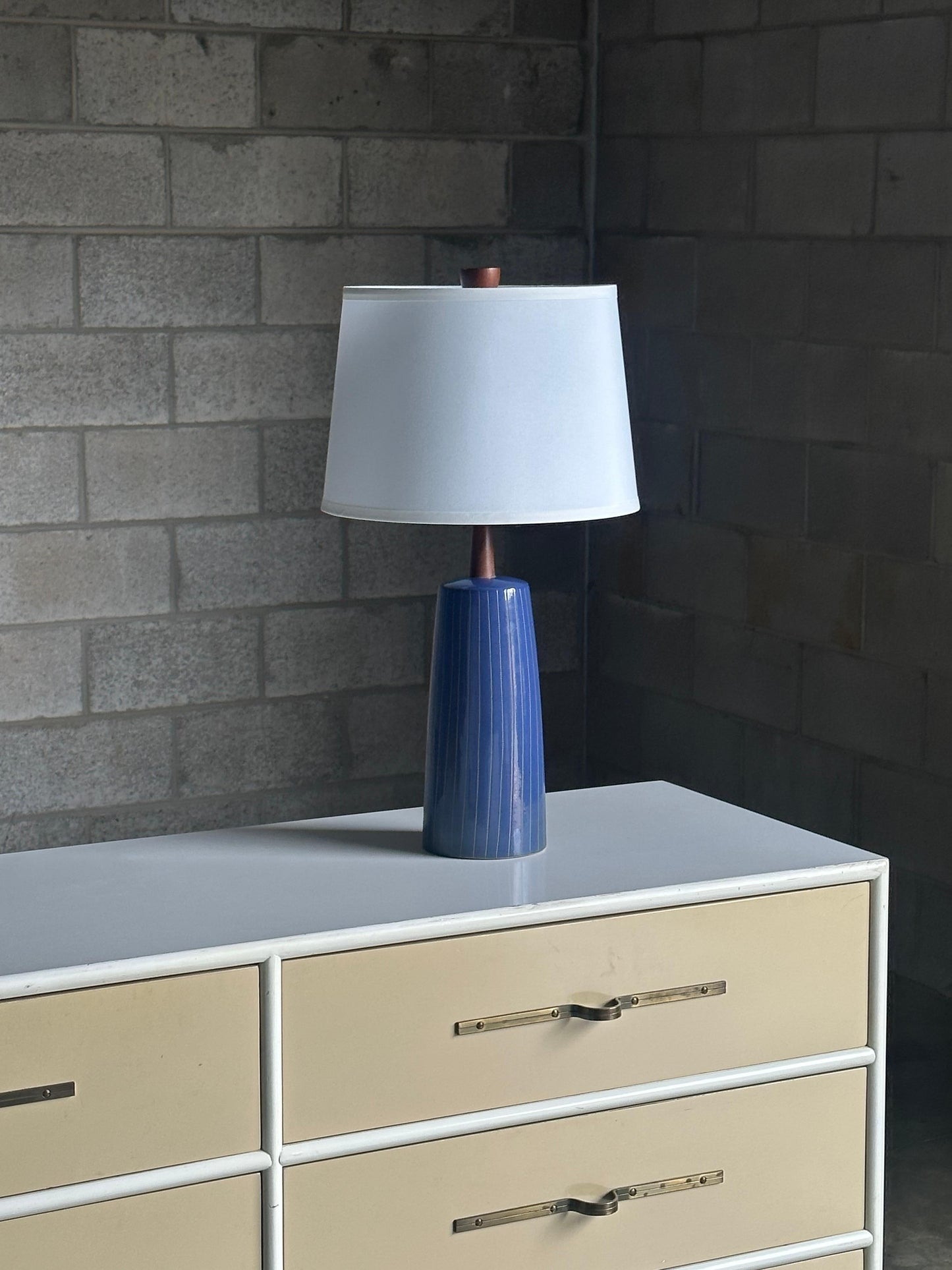 Frisman Vintage Martz Lamp by Jane and Gordon Martz/ Marshall Studios, ceramic and walnut