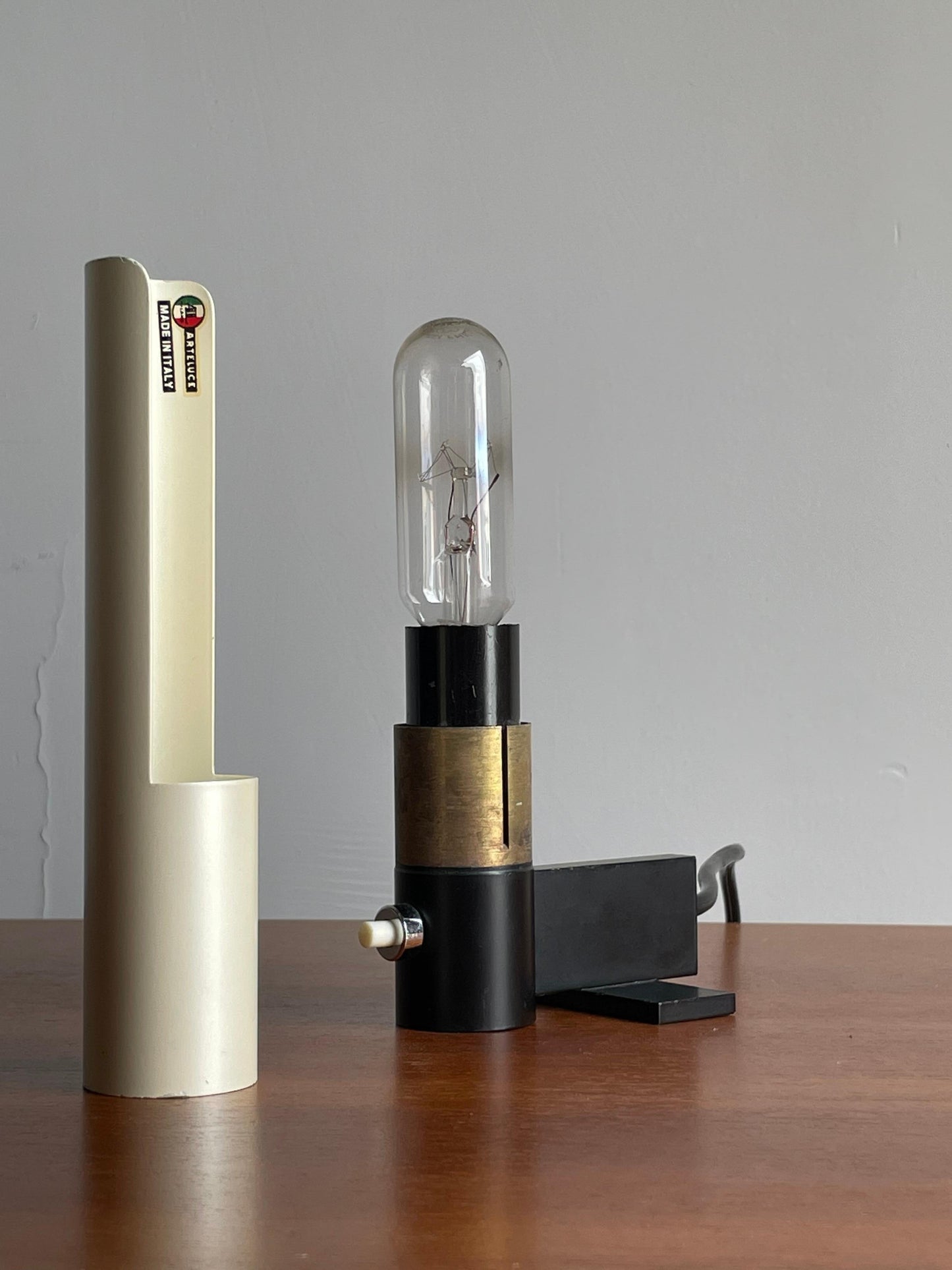 Frisman Vintage Gino Sarfatti for Arteluce Model 585 Minimalist Table Lamp