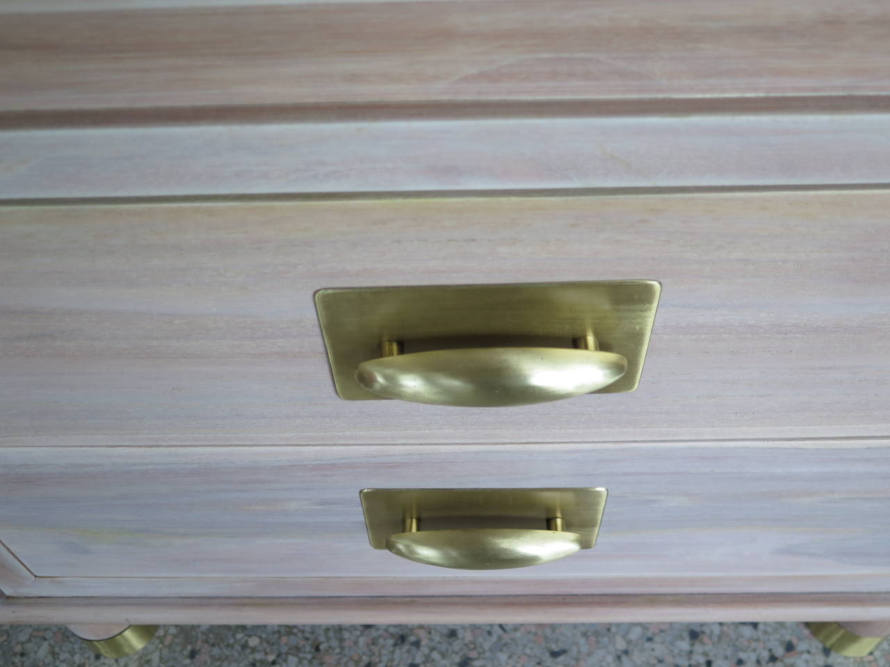 Frisman Vintage Pair of Elegant Chinese Style Nightstands with Polished Brass Hardware