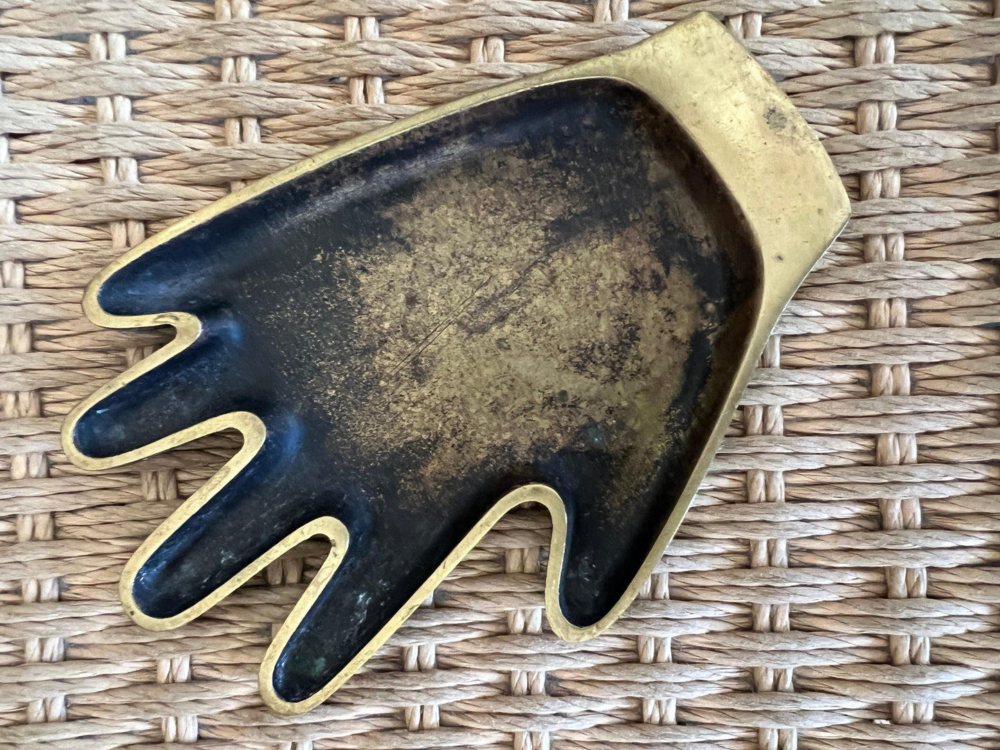Frisman Vintage Sculptural Werkstätte Hagenauer Modernist Brass Hand Ashtray, Austria, 1950s