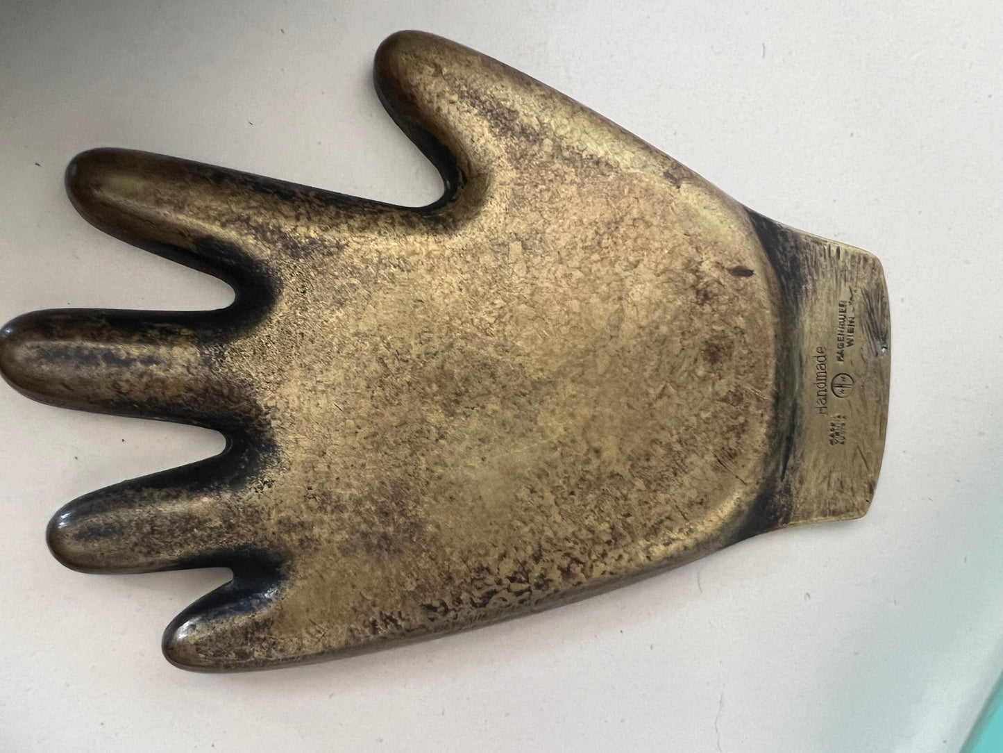 Frisman Vintage Sculptural Werkstätte Hagenauer Modernist Brass Hand Ashtray, Austria, 1950s
