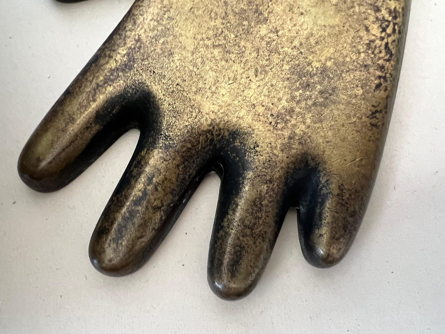 Frisman Vintage Sculptural Werkstätte Hagenauer Modernist Brass Hand Ashtray, Austria, 1950s