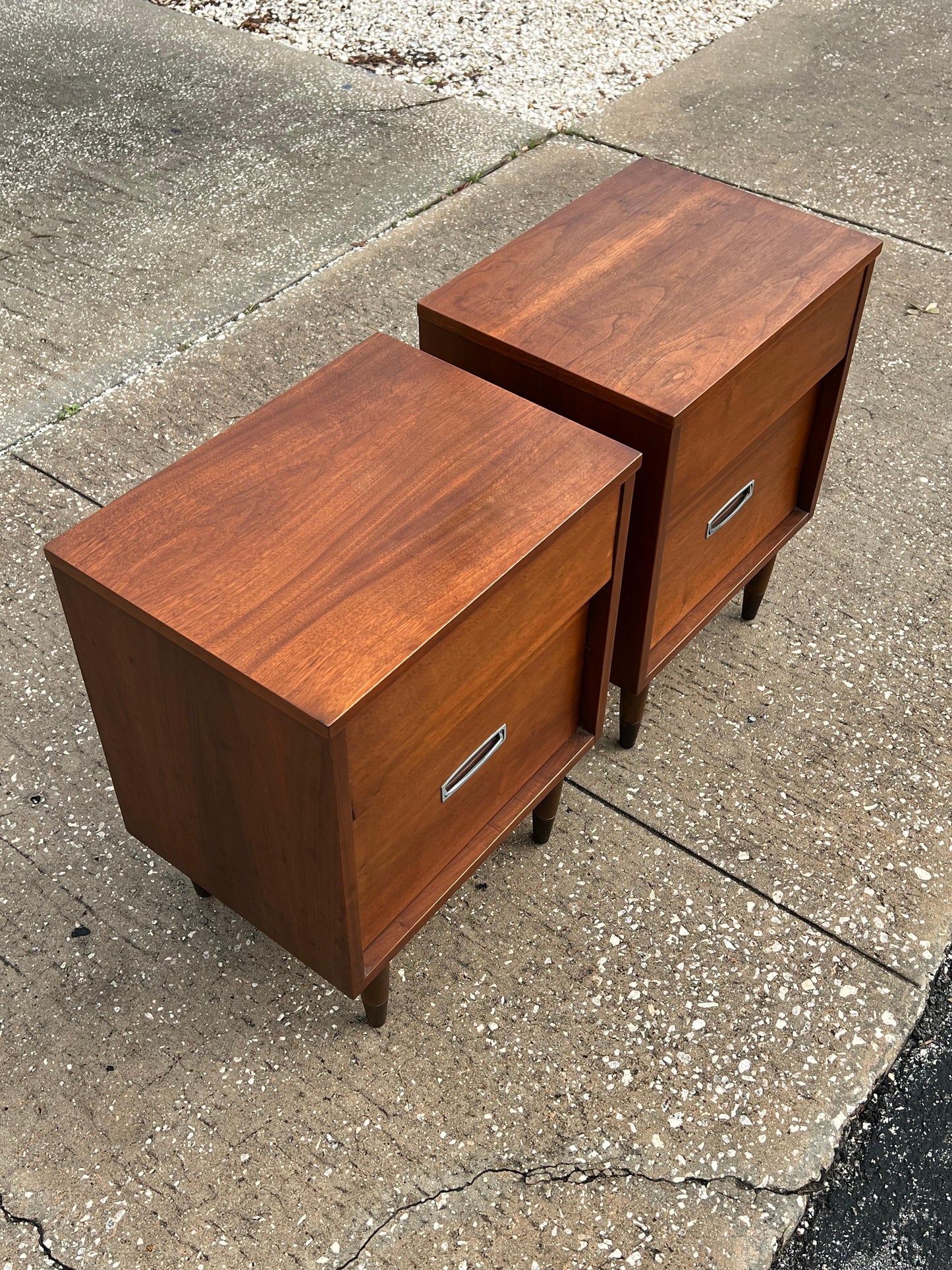 Frisman Vintage A Pair of Mainline by Hooker Mid Century Night Stands ca' 1960's