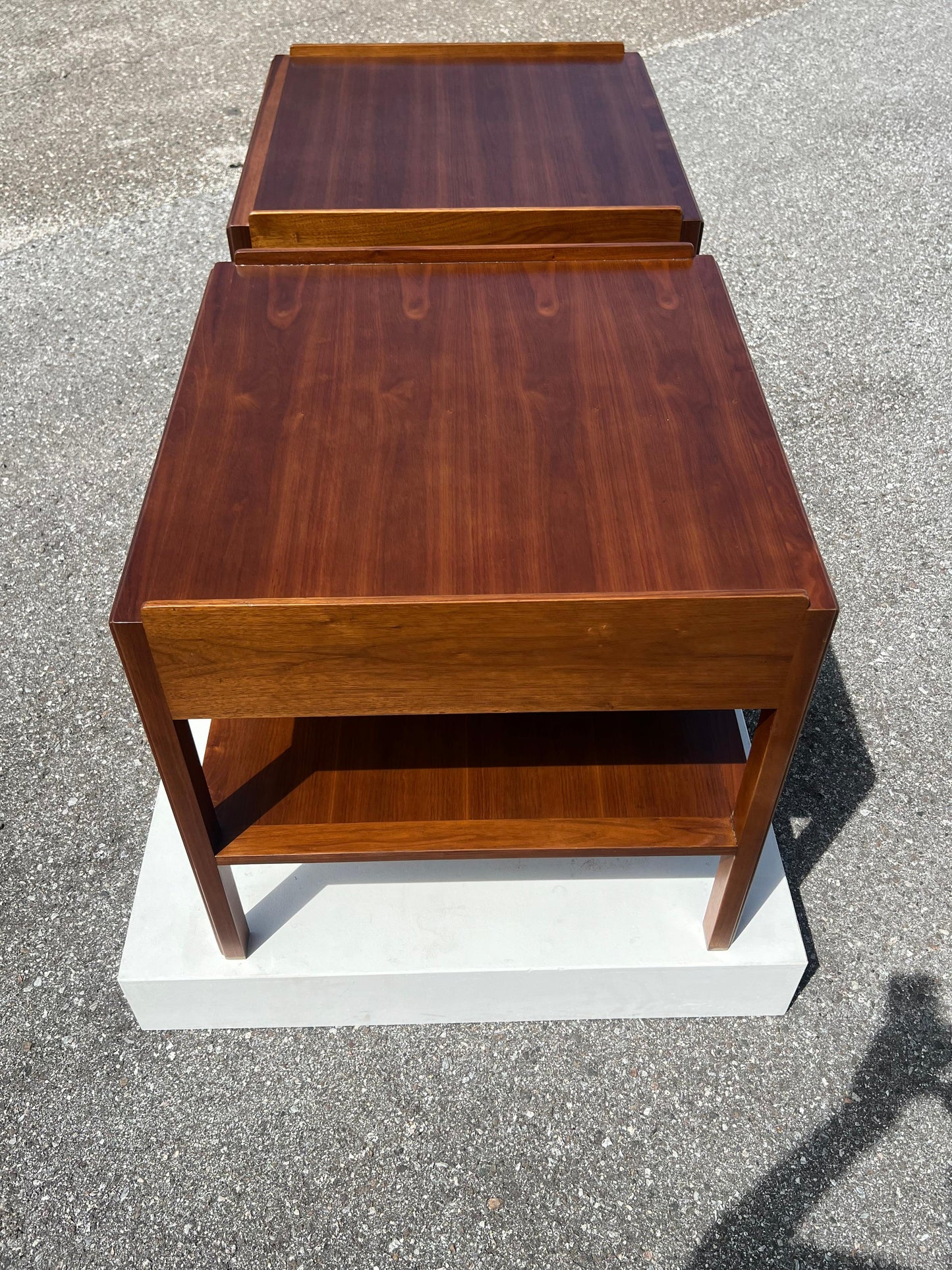 Frisman Vintage A Pair Of Classic End Tables By Edward Wormley For Dunbar In Walnut Ca' 1960's