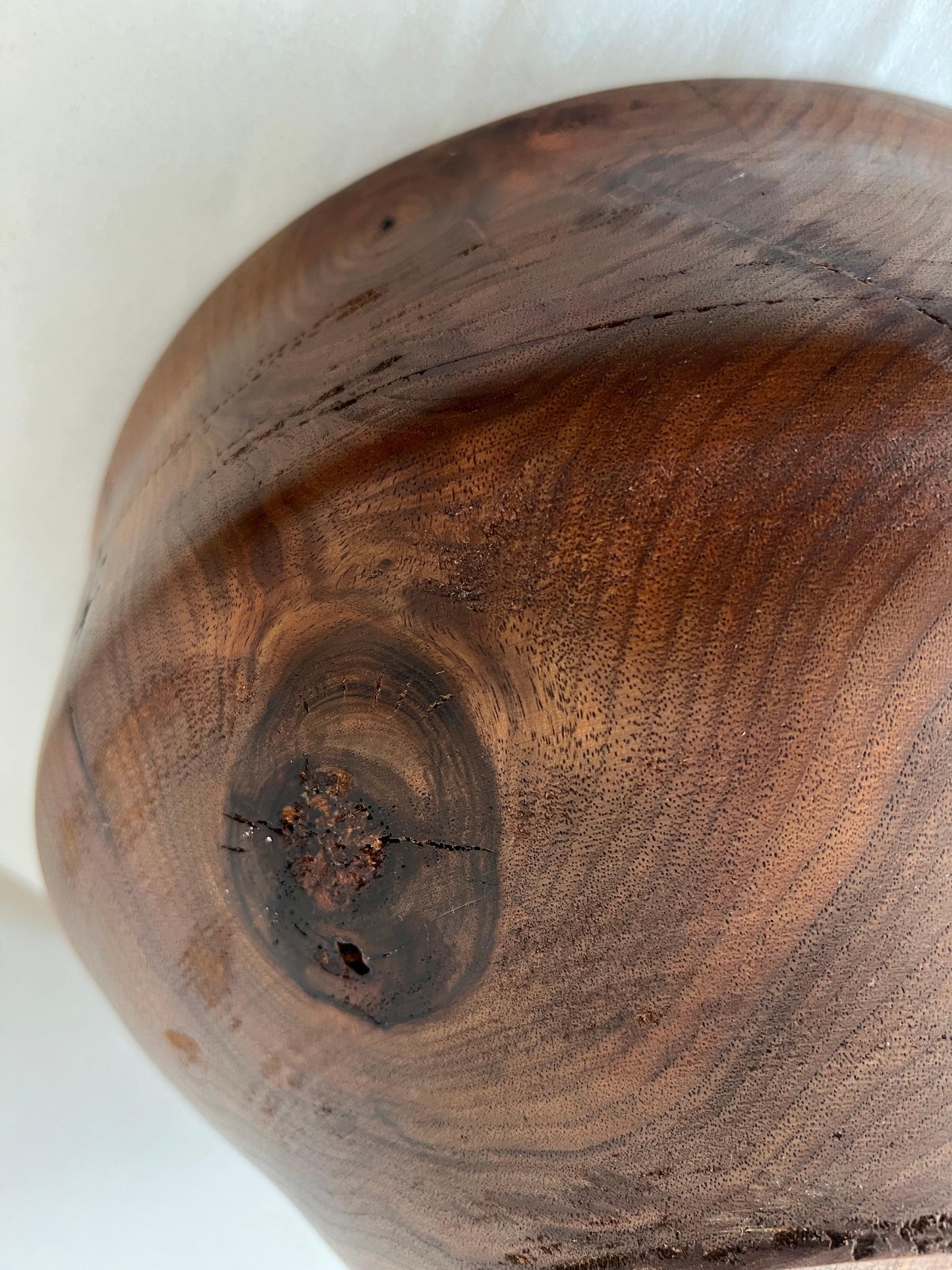 Frisman Vintage A Large Turned Walnut Bowl By Paul E. Schweisthal ca' 2005