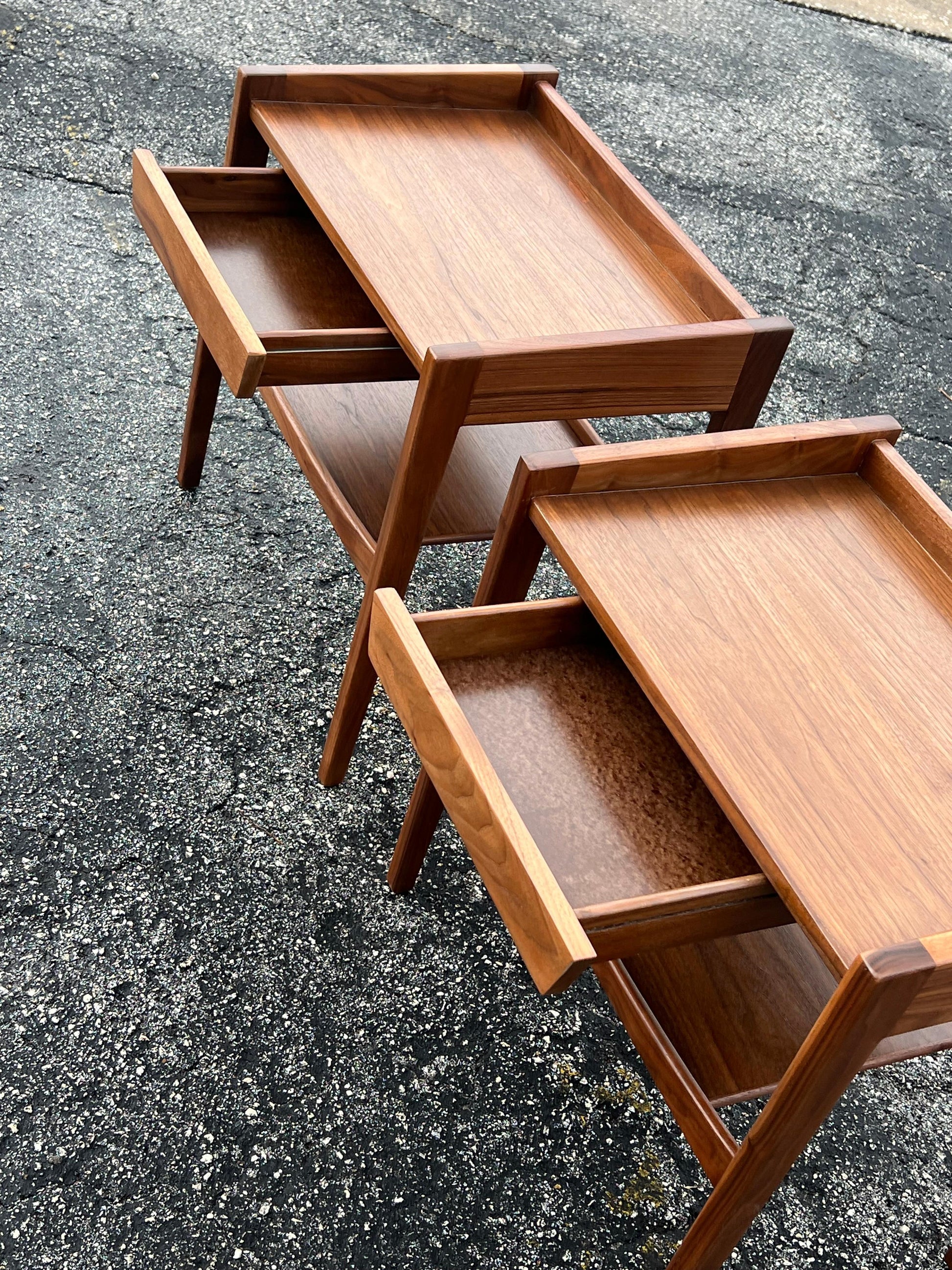 Frisman Vintage A Pair Of Jens Risom Night Stands in Walnut ca' 1960's