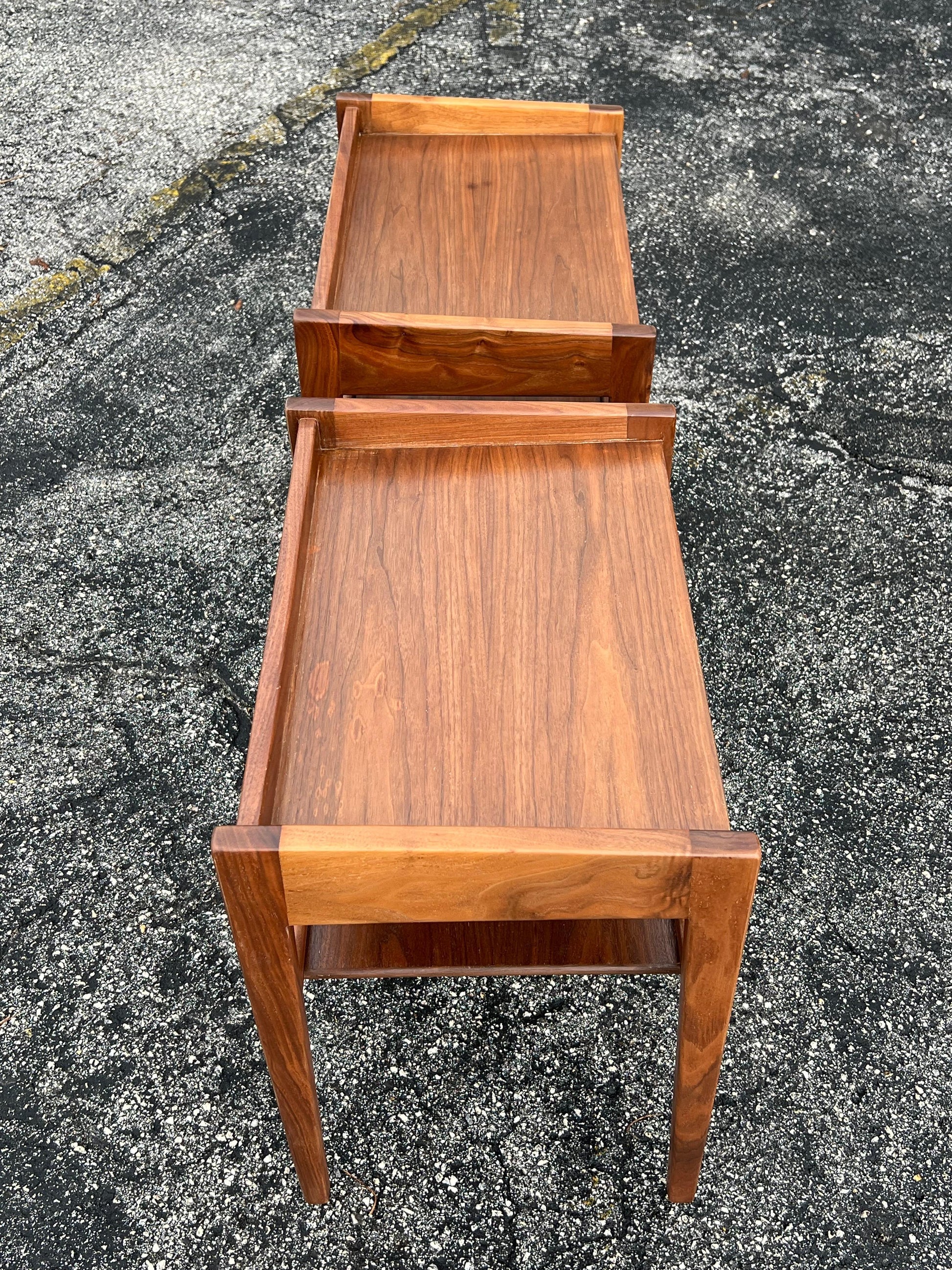 Frisman Vintage A Pair Of Jens Risom Night Stands in Walnut ca' 1960's