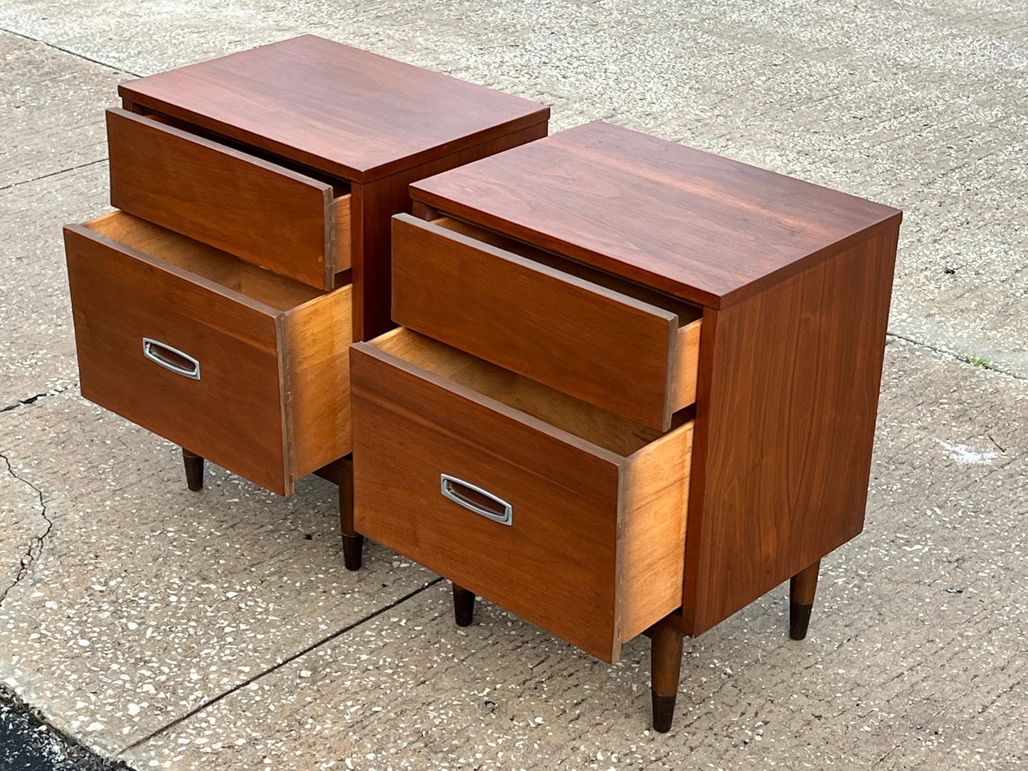 Frisman Vintage A Pair of Mainline by Hooker Mid Century Night Stands ca' 1960's