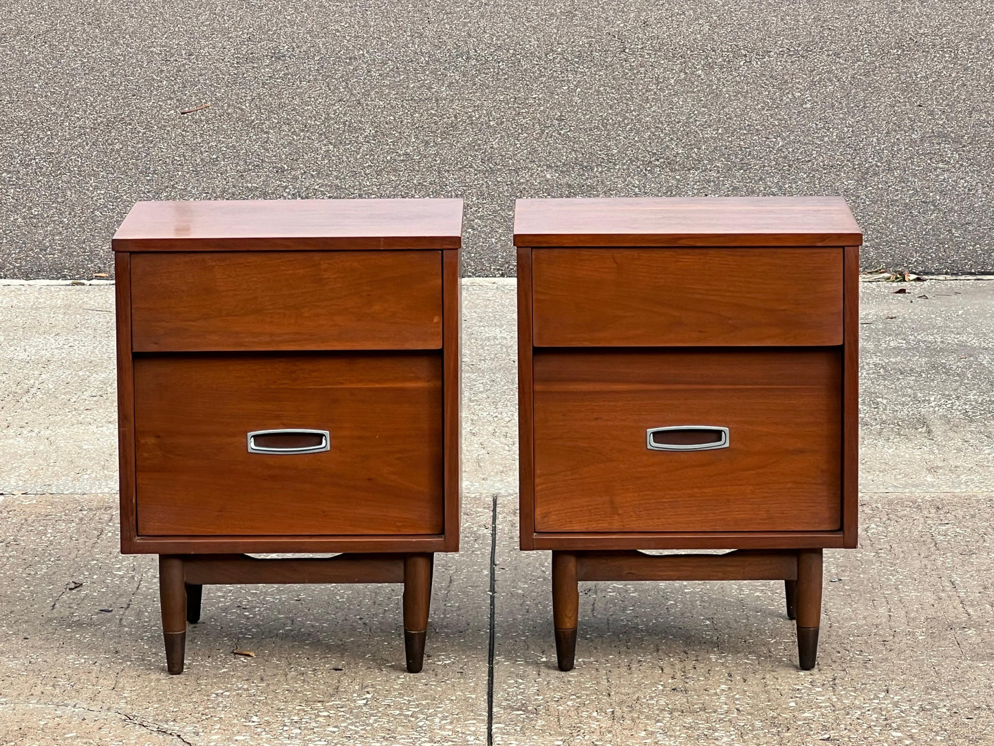 Frisman Vintage A Pair of Mainline by Hooker Mid Century Night Stands ca' 1960's