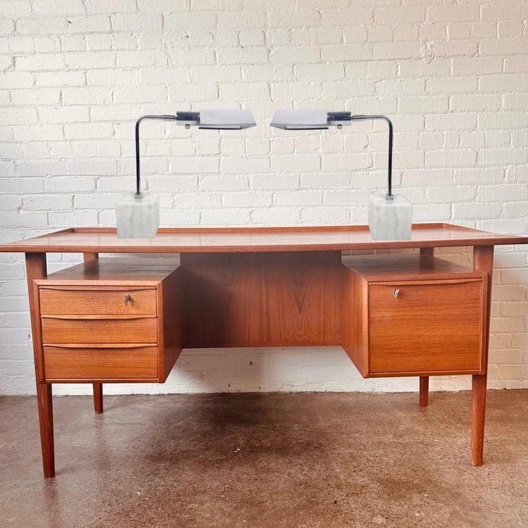 Frisman Vintage Pair Koch Lowy Mid Century Modern OMI Chrome Table Lamp Carrara Marble Base