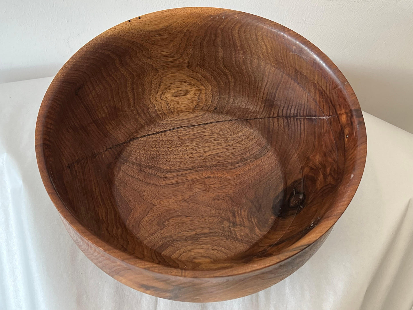 Frisman Vintage A Large Turned Walnut Bowl By Paul E. Schweisthal ca' 2005