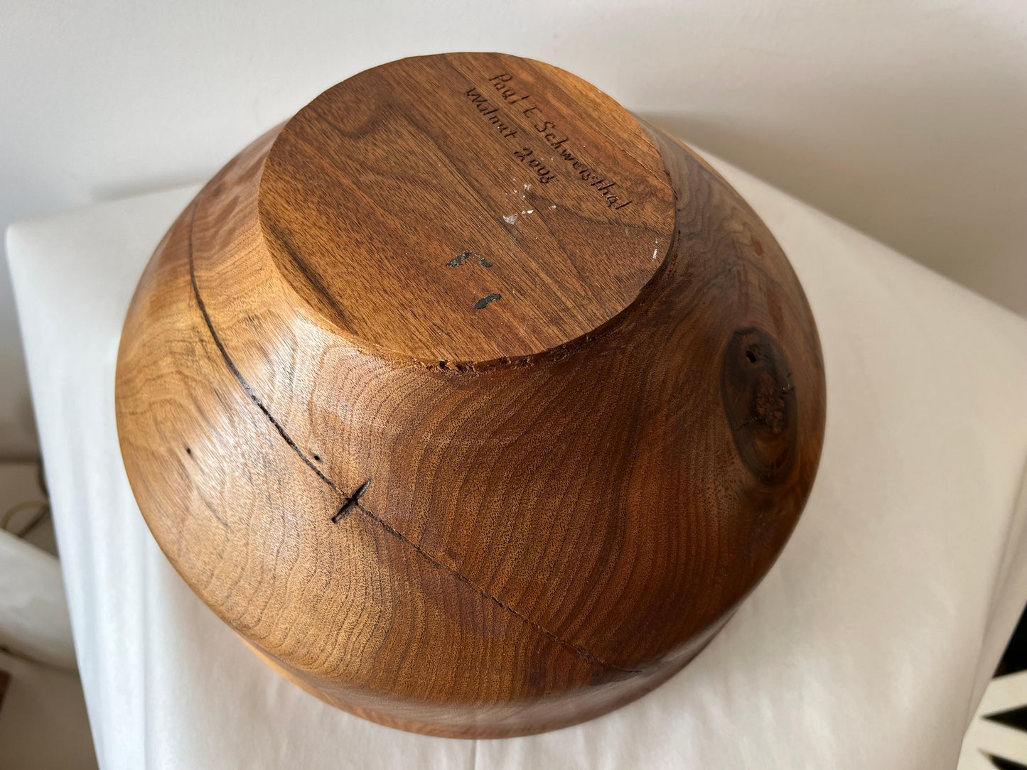 Frisman Vintage A Large Turned Walnut Bowl By Paul E. Schweisthal ca' 2005