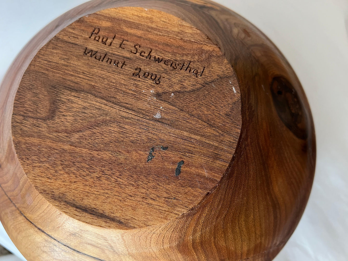 Frisman Vintage A Large Turned Walnut Bowl By Paul E. Schweisthal ca' 2005