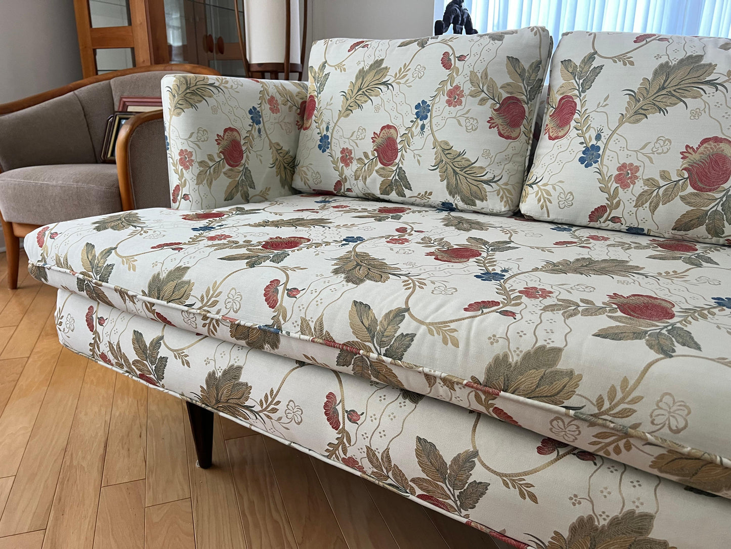 Frisman Vintage A Classic Edward Wormley Dunbar Sofa With Rosewood Legs Model 4907