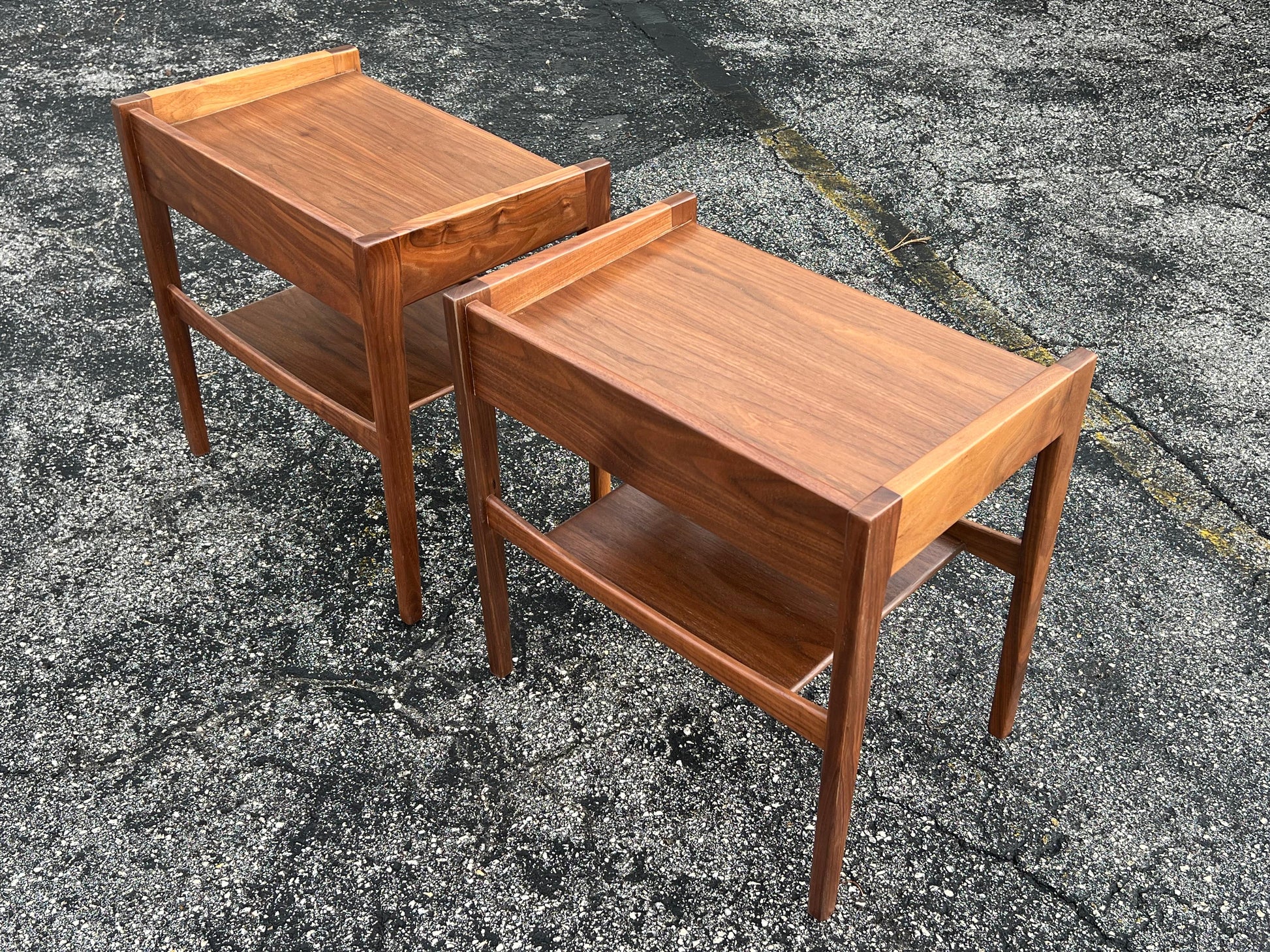 Frisman Vintage A Pair Of Jens Risom Night Stands in Walnut ca' 1960's