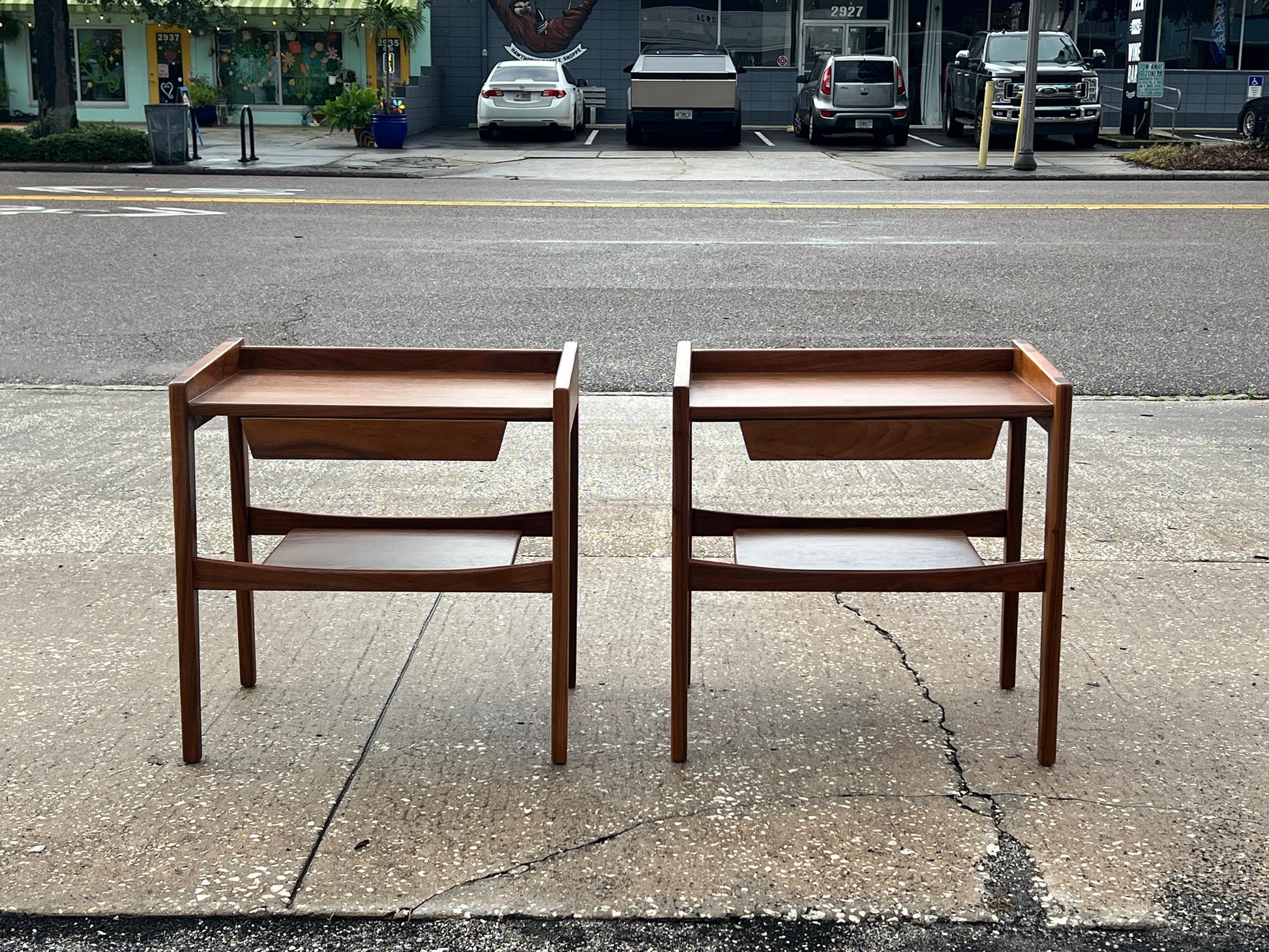 Frisman Vintage A Pair Of Jens Risom Night Stands in Walnut ca' 1960's
