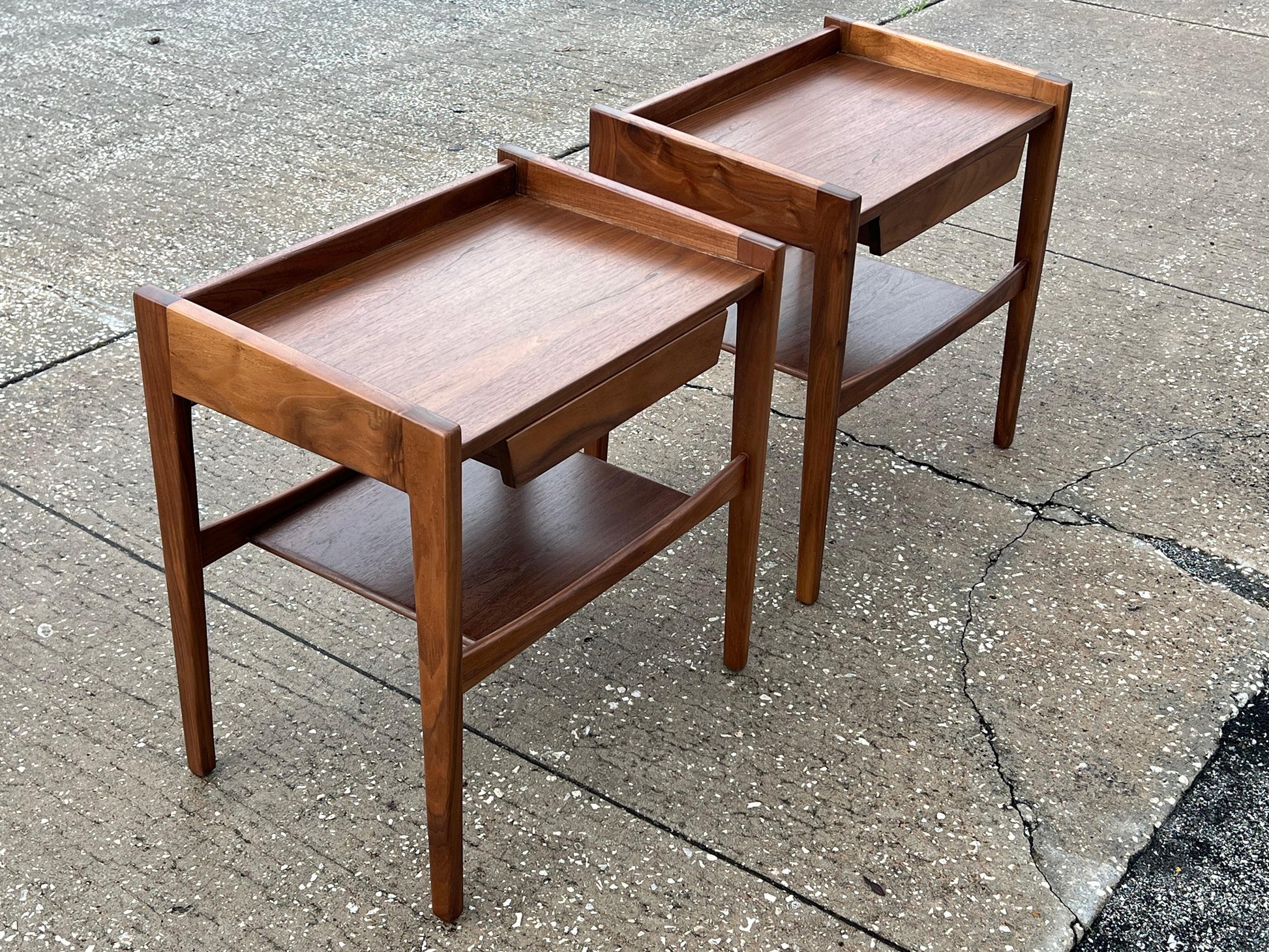 Frisman Vintage A Pair Of Jens Risom Night Stands in Walnut ca' 1960's