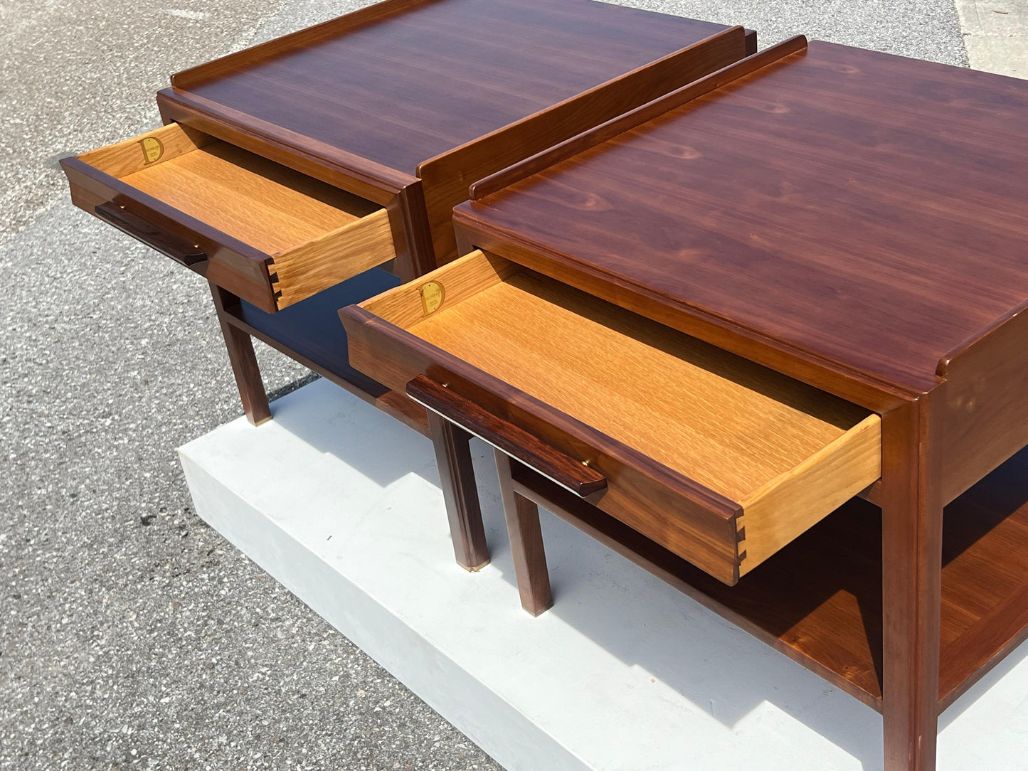 Frisman Vintage A Pair Of Classic End Tables By Edward Wormley For Dunbar In Walnut Ca' 1960's