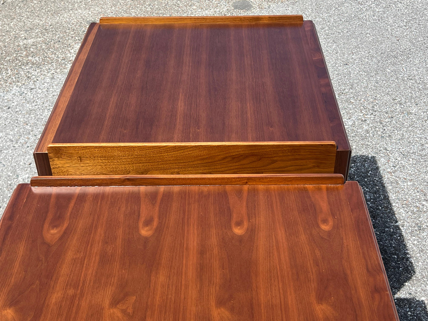 Frisman Vintage A Pair Of Classic End Tables By Edward Wormley For Dunbar In Walnut Ca' 1960's