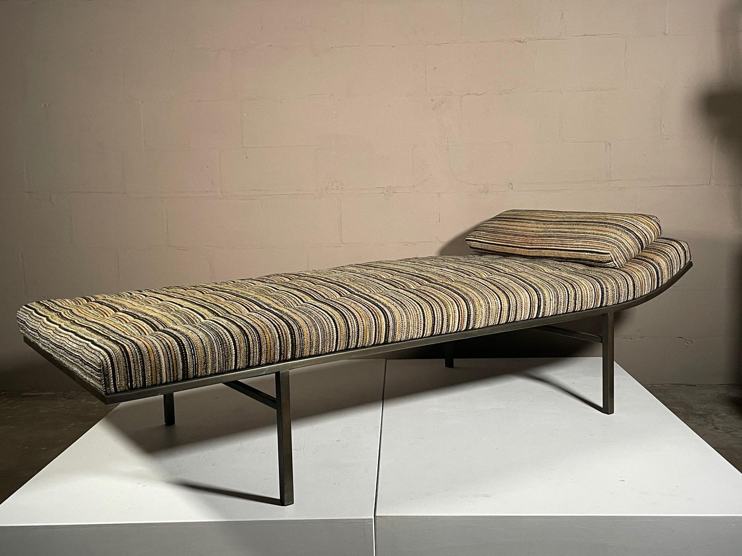 Frisman Vintage Rare Chaise by Jules Heumann for Metropolitan with Bronze Frame