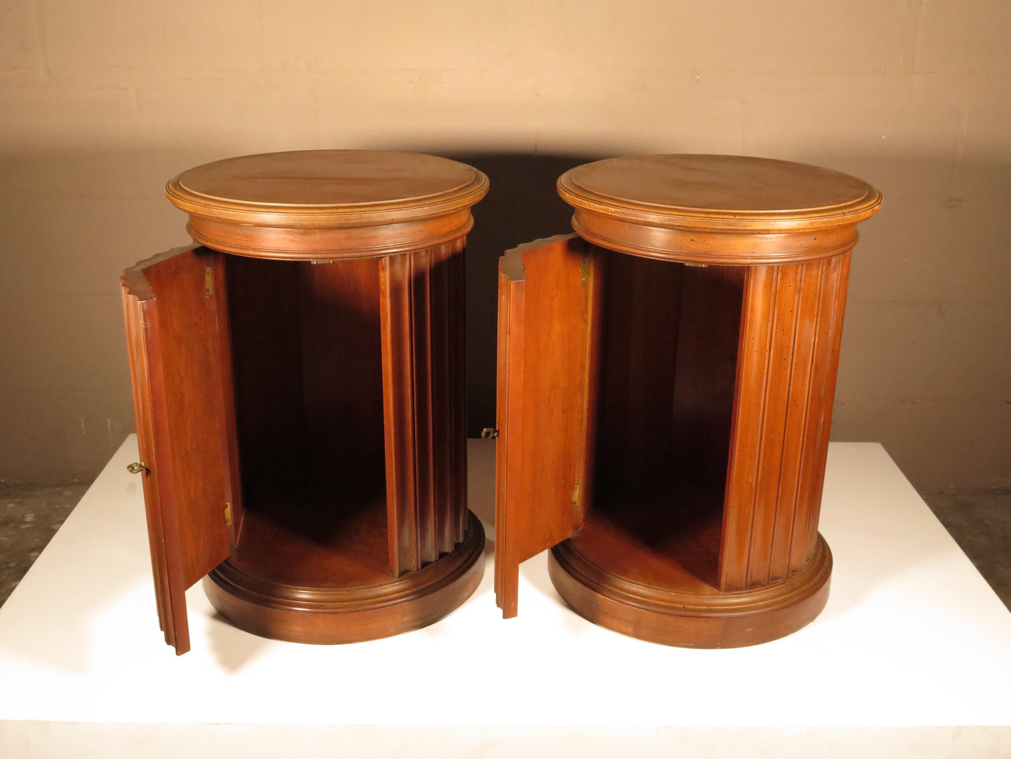 Frisman Vintage Pair of Burlwood Pedestal Tables with Speckled Finish