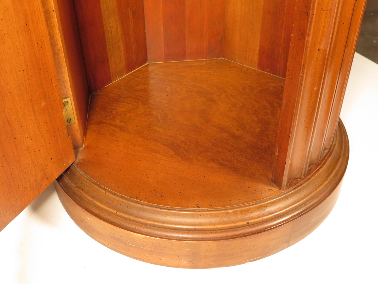 Frisman Vintage Pair of Burlwood Pedestal Tables with Speckled Finish