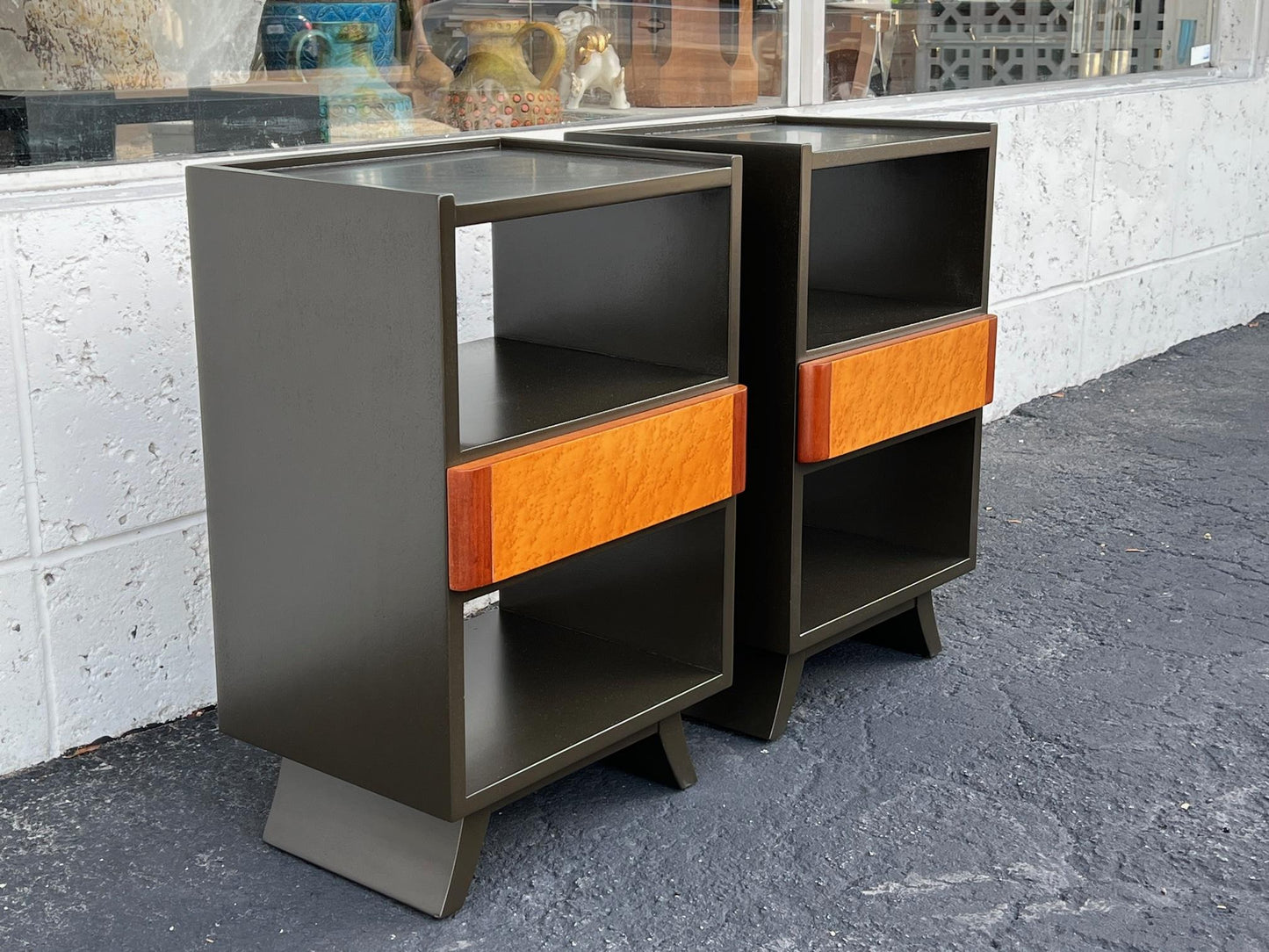 Frisman Vintage Pair of Elegant Nightstands by Rway Art Deco 1940's