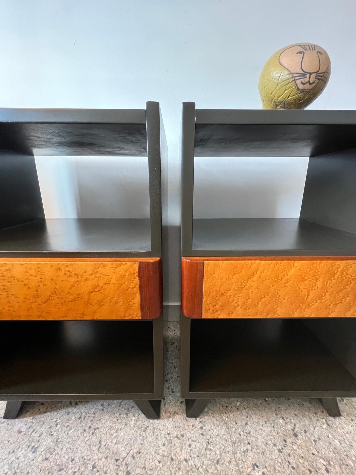 Frisman Vintage Pair of Elegant Nightstands by Rway Art Deco 1940's