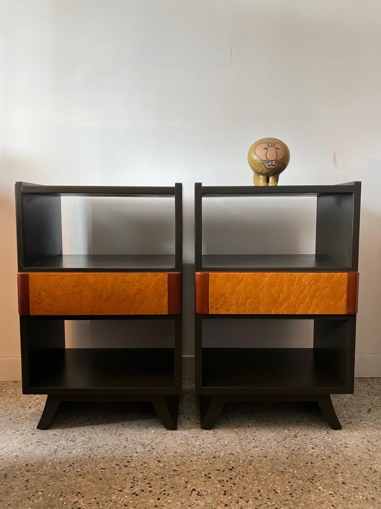 Frisman Vintage Pair of Elegant Nightstands by Rway Art Deco 1940's