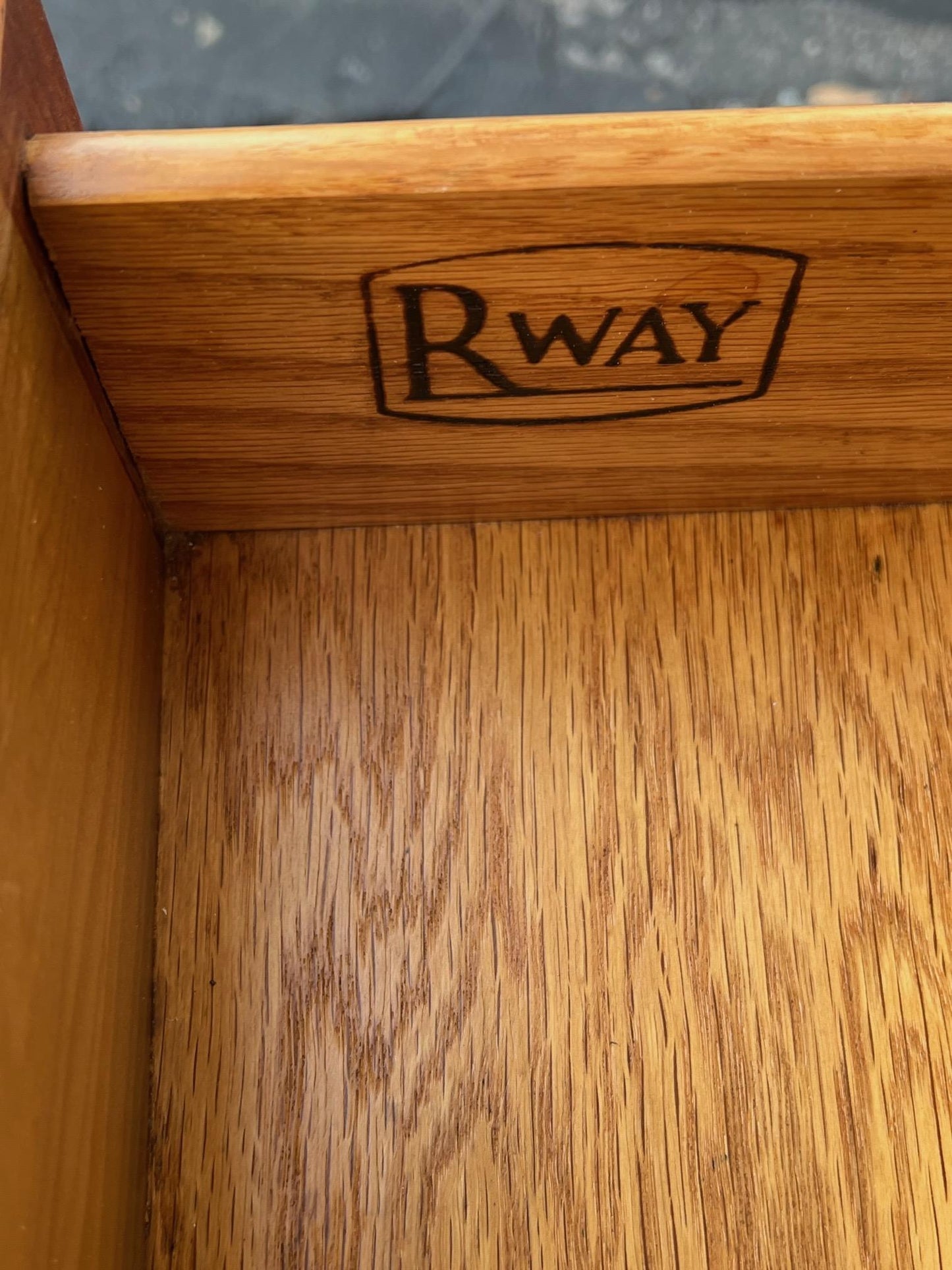 Frisman Vintage Pair of Elegant Nightstands by Rway Art Deco 1940's