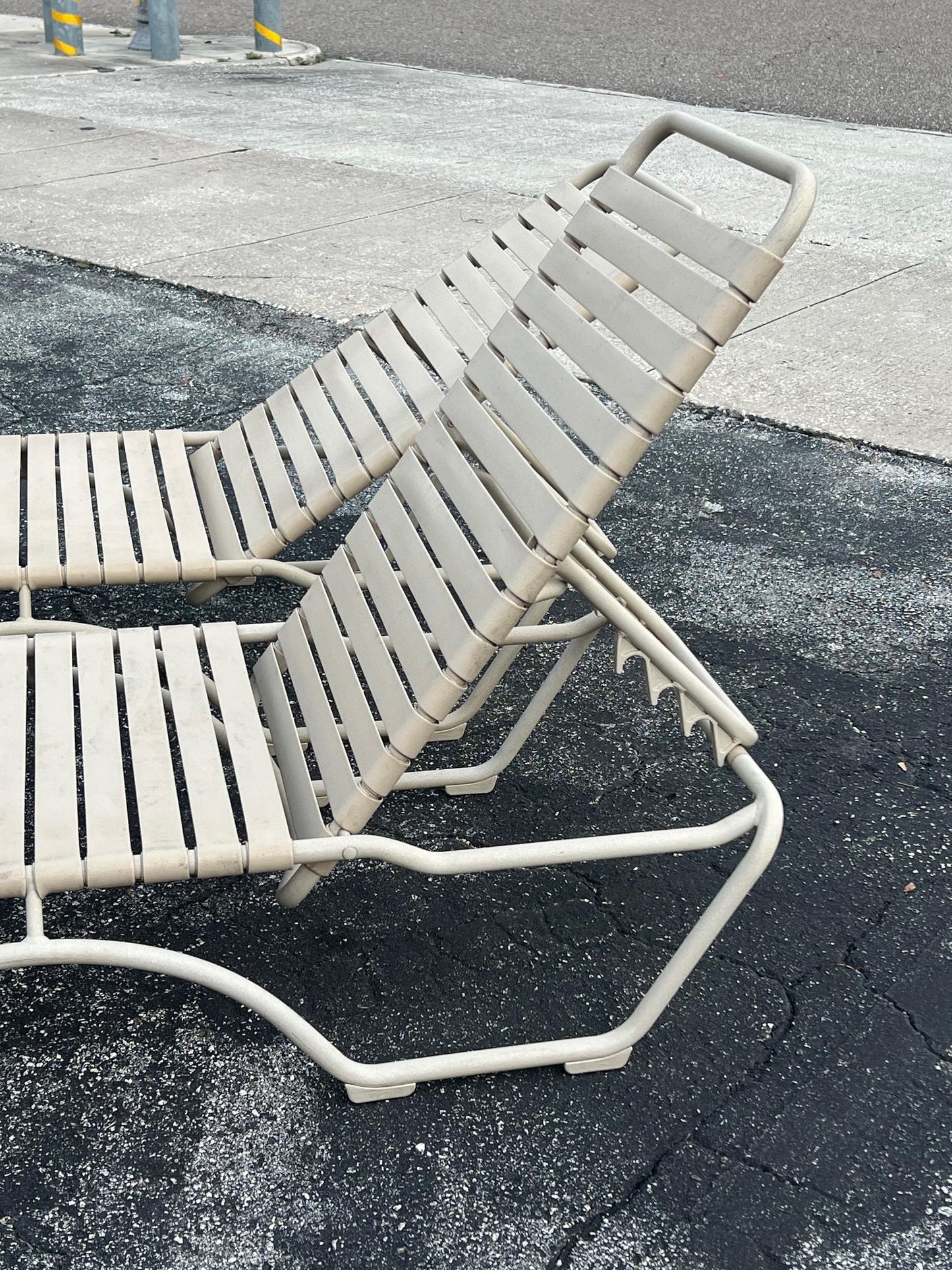 Frisman Vintage A Pair Of Aluminum Outdoor Chaises By Tropitone With Cushions