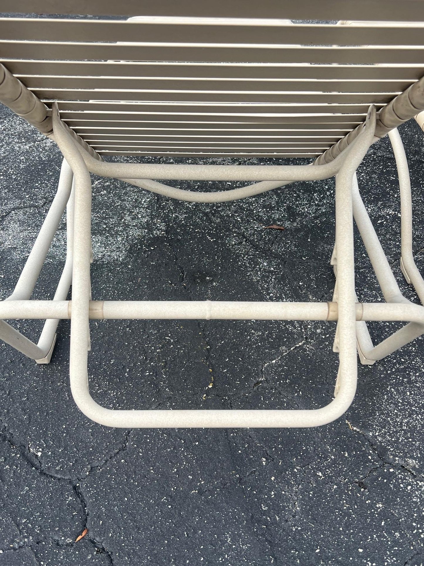Frisman Vintage A Pair Of Aluminum Outdoor Chaises By Tropitone With Cushions