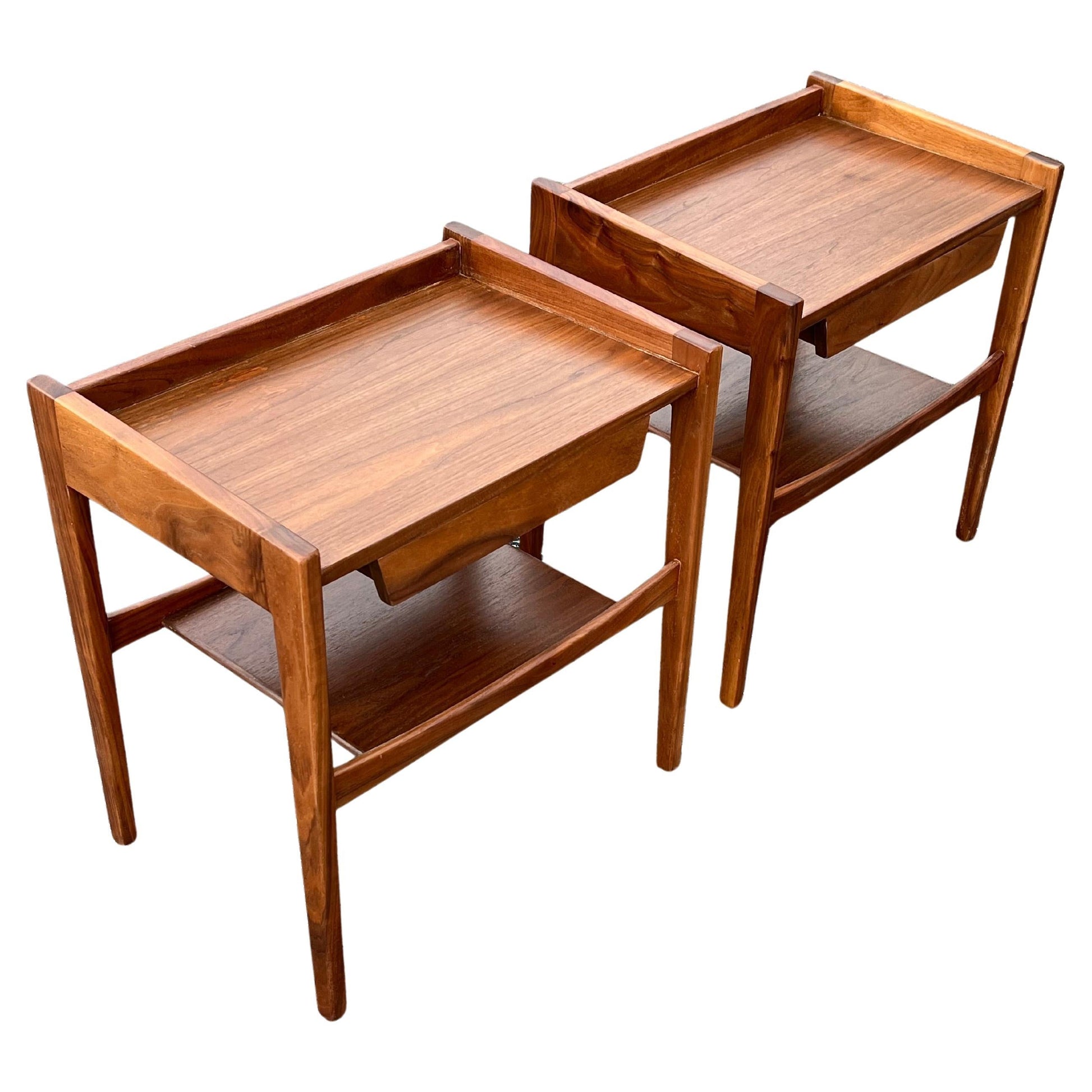 Frisman Vintage A Pair Of Jens Risom Night Stands in Walnut ca' 1960's