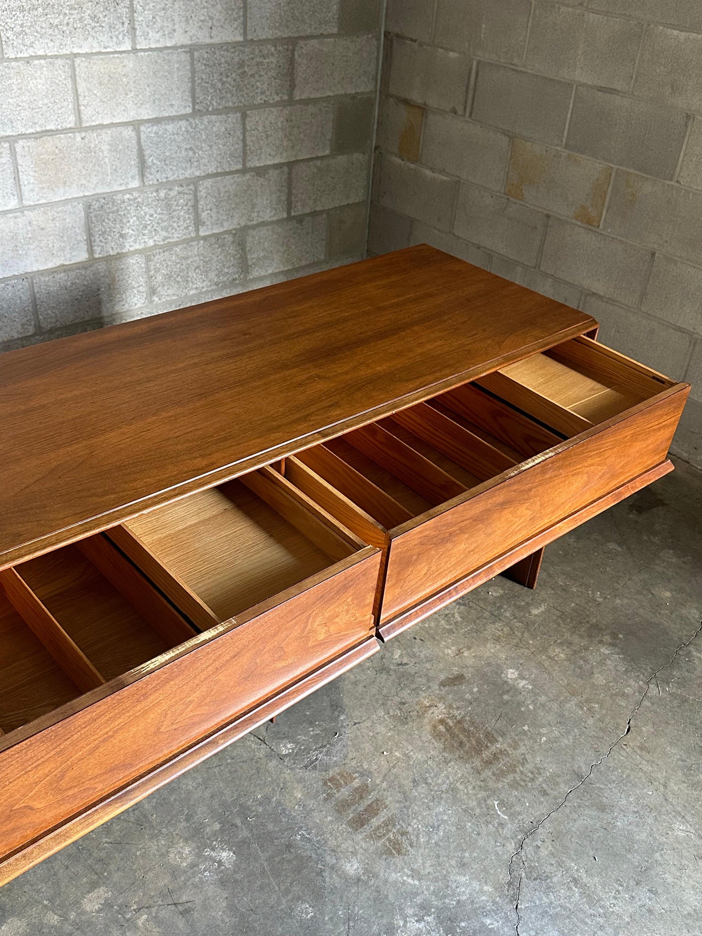 Frisman Vintage T.H. Robsjohn-Gibbings for Widdicomb Dresser