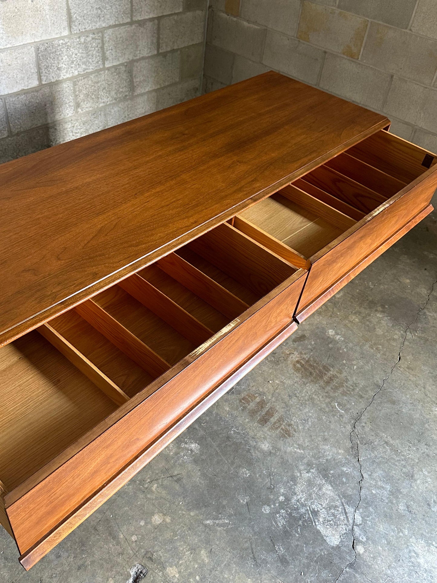 Frisman Vintage T.H. Robsjohn-Gibbings for Widdicomb Dresser