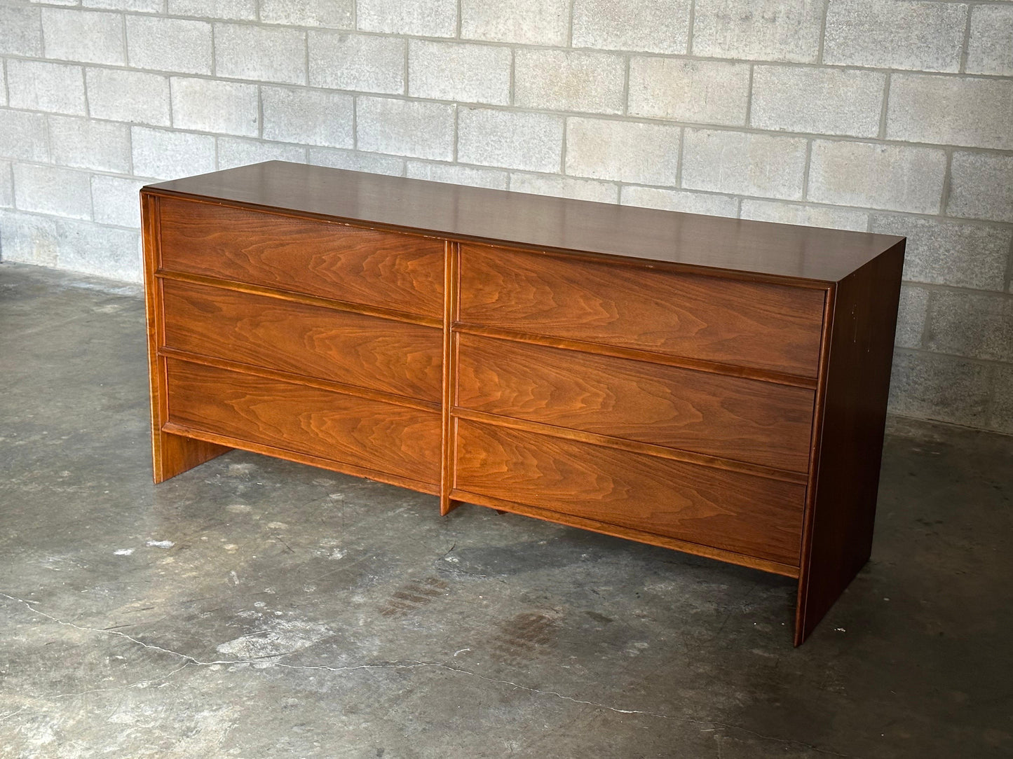 Frisman Vintage T.H. Robsjohn-Gibbings for Widdicomb Dresser