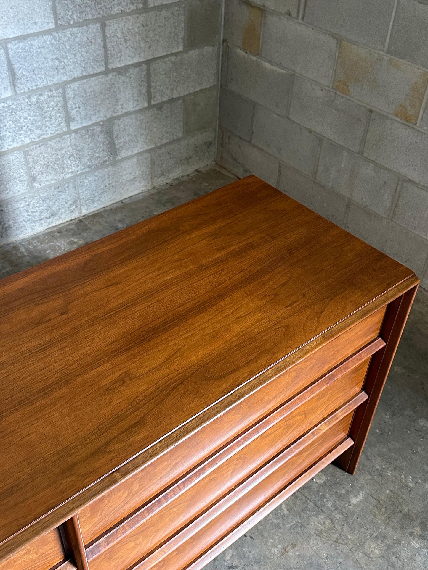 Frisman Vintage T.H. Robsjohn-Gibbings for Widdicomb Dresser