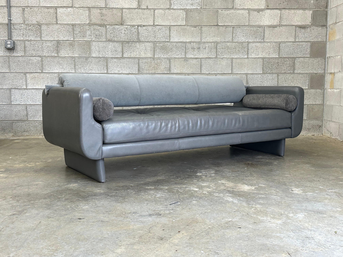 Frisman Vintage Vladimir Kagan “Matinee” Sofa/ Daybed for American Leather, Postmodern